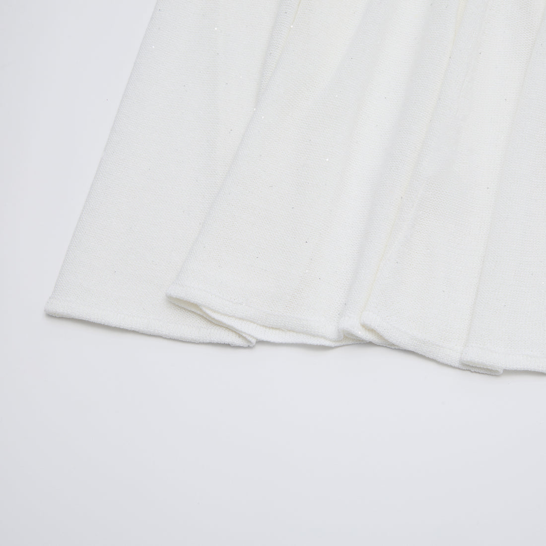 “Spring Diary”真絲長絨棉細針柔感星點針織裙—Soft Parchment 柔紙之境