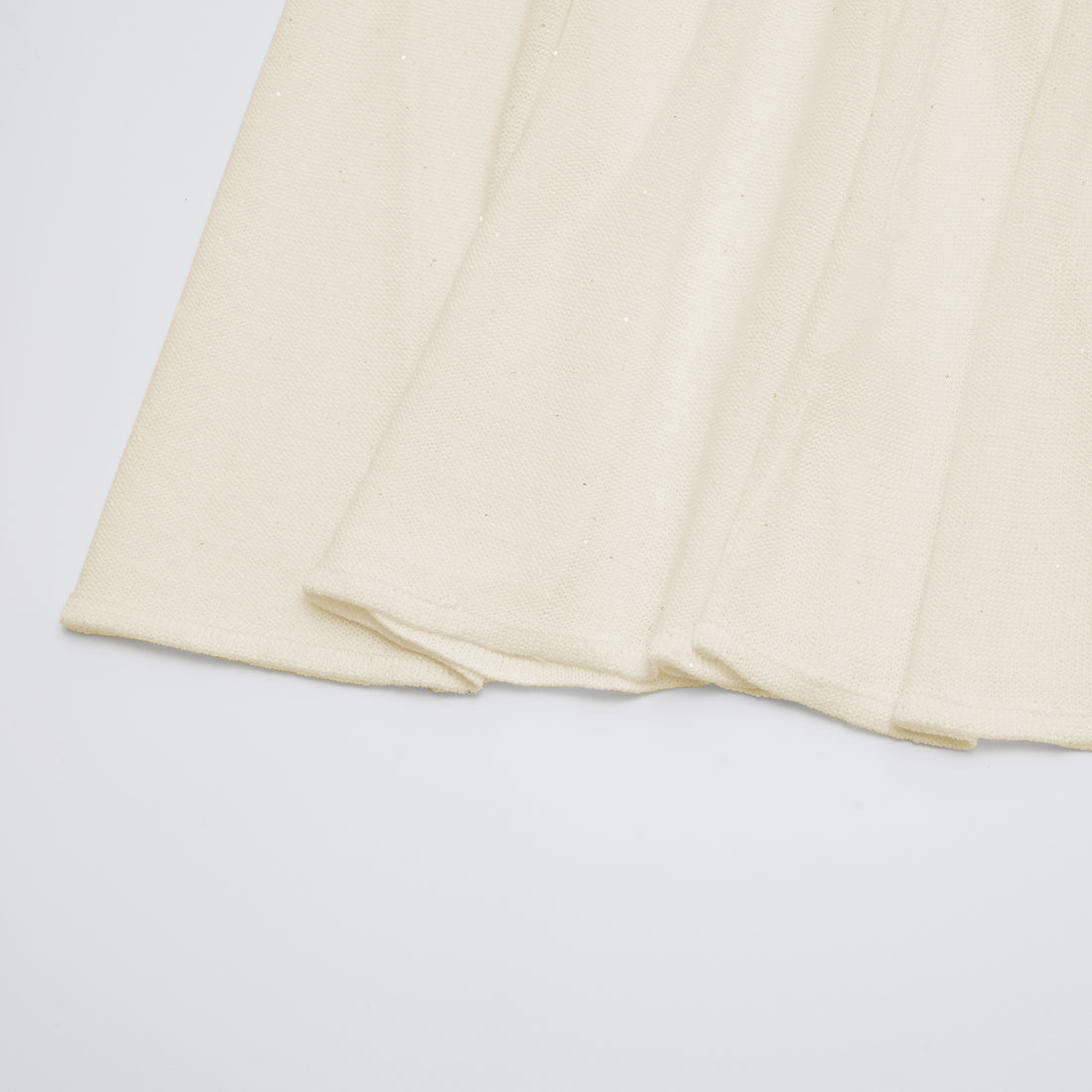 “Spring Diary”真絲長絨棉細針柔感星點針織裙—Sunlit Grain 日映穀影