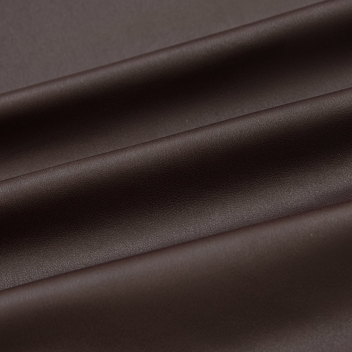 “Quiet Mastery.” 法國純素皮革織嵌花繡蕾絲鉛筆裙—Iris on Skin 鳶尾之吻