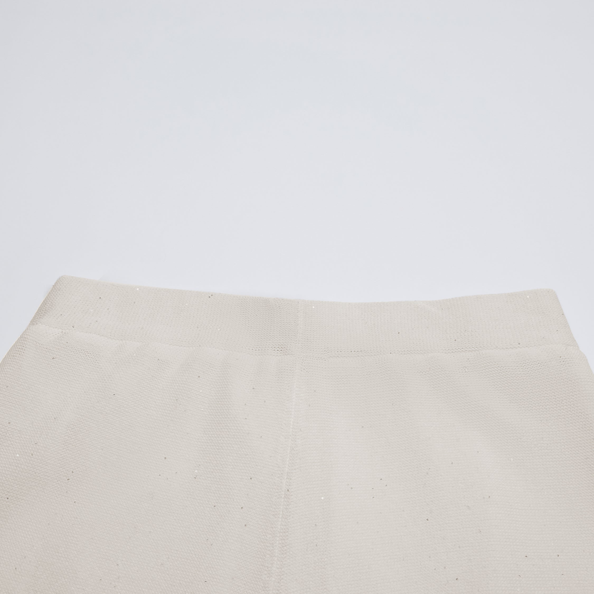 “Spring Diary”真絲長絨棉細針柔感星點針織裙—Morning Frost 晨霜微光