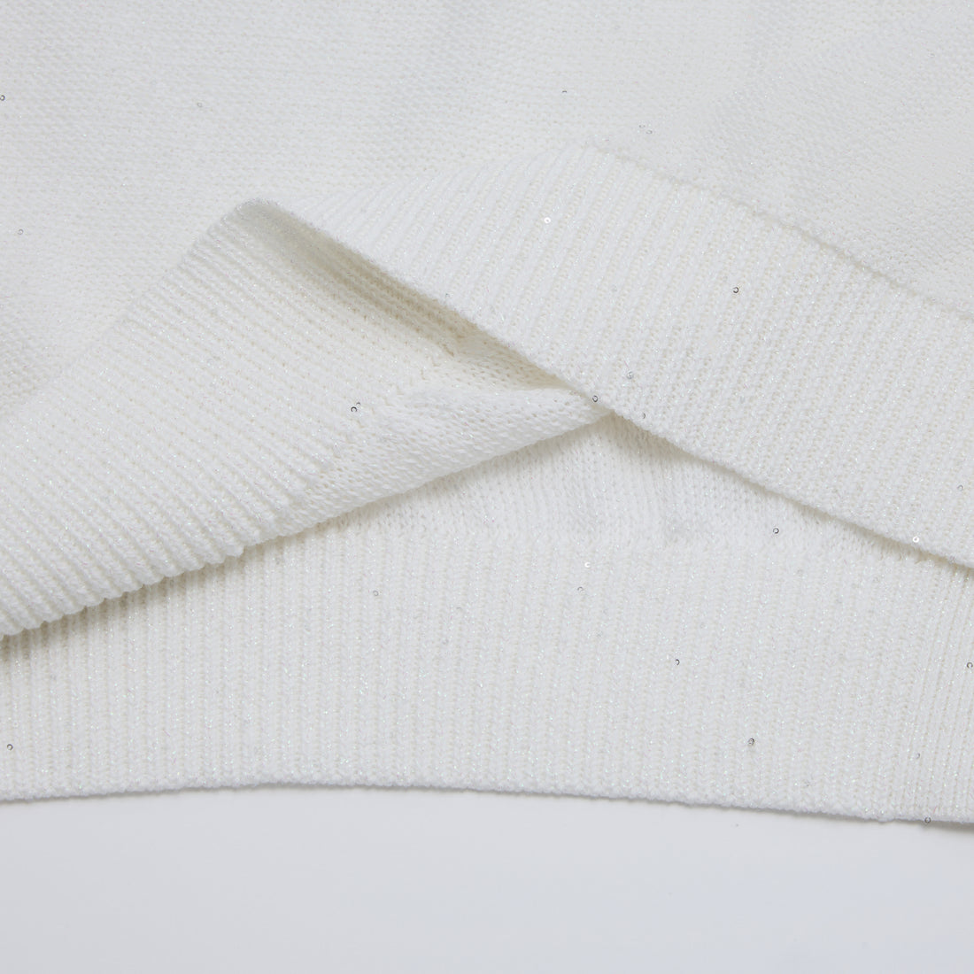 “Spring Diary”真絲長絨棉細針柔感星點針織上衣—Soft Parchment 柔紙之境