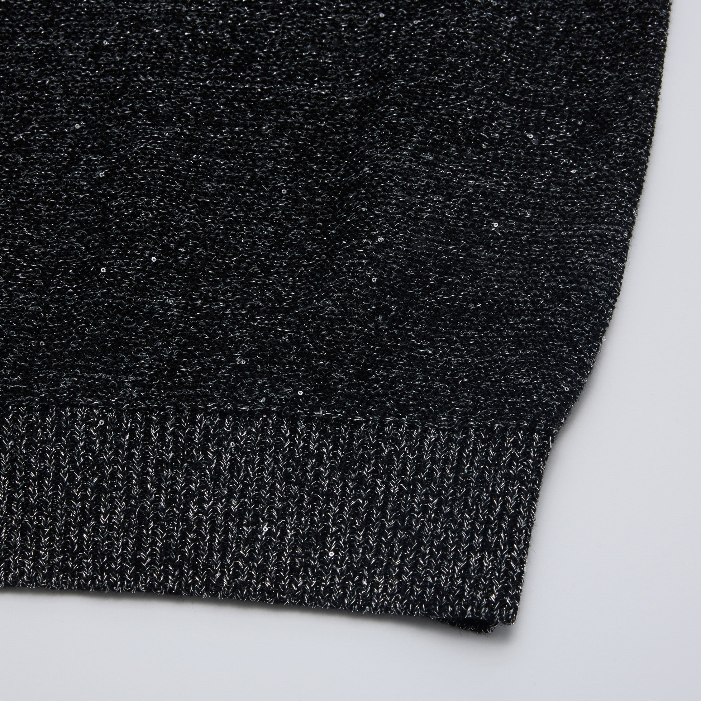 “Spring Diary”真絲長絨棉細針柔感星點針織上衣—Night Ink 星夜墨影