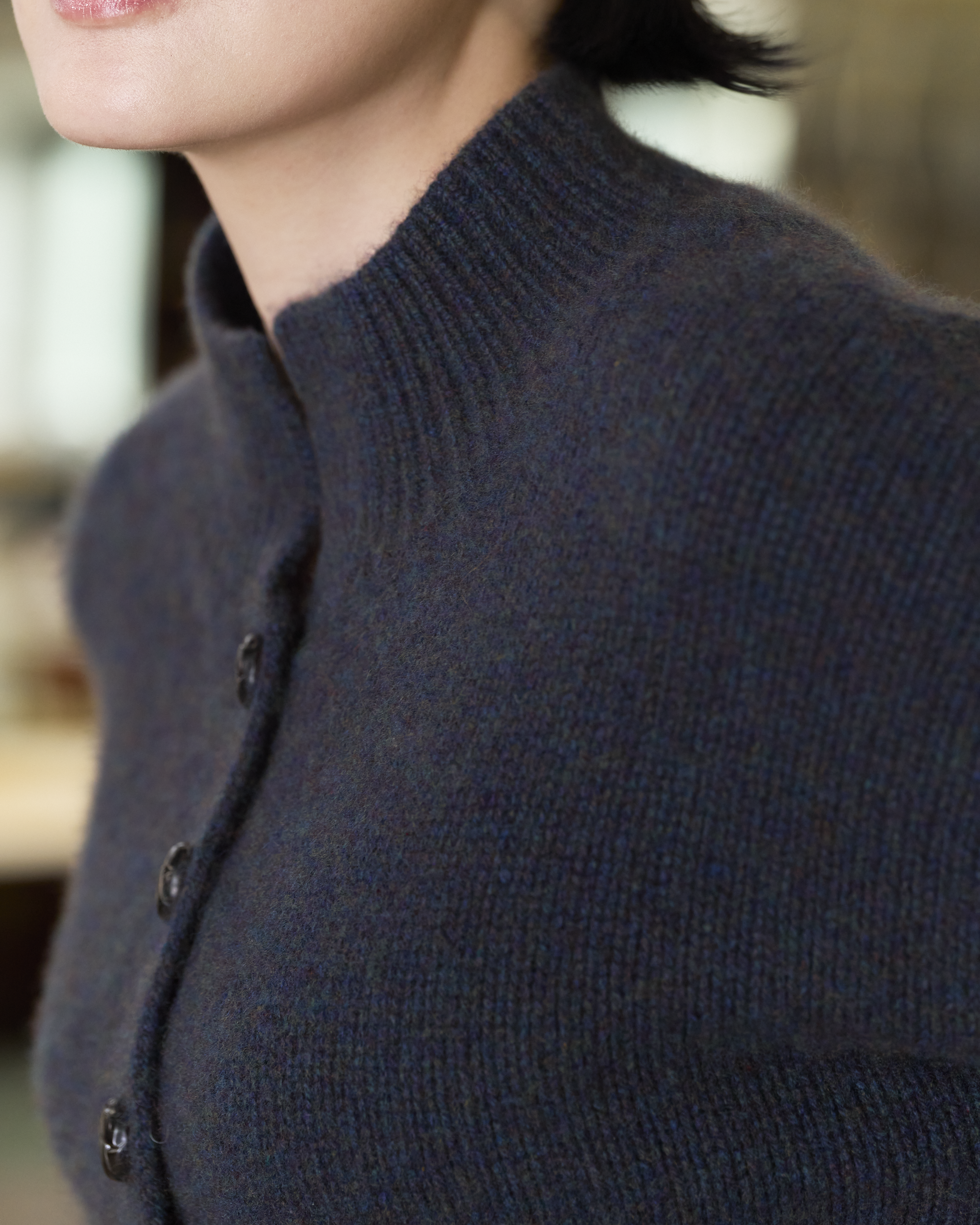 “柔軟偏愛 A Soft Spot • 暖丹寧 Warm Denim” 義大利頂級紗線 100% Cashmere 絨柔細針針織外套