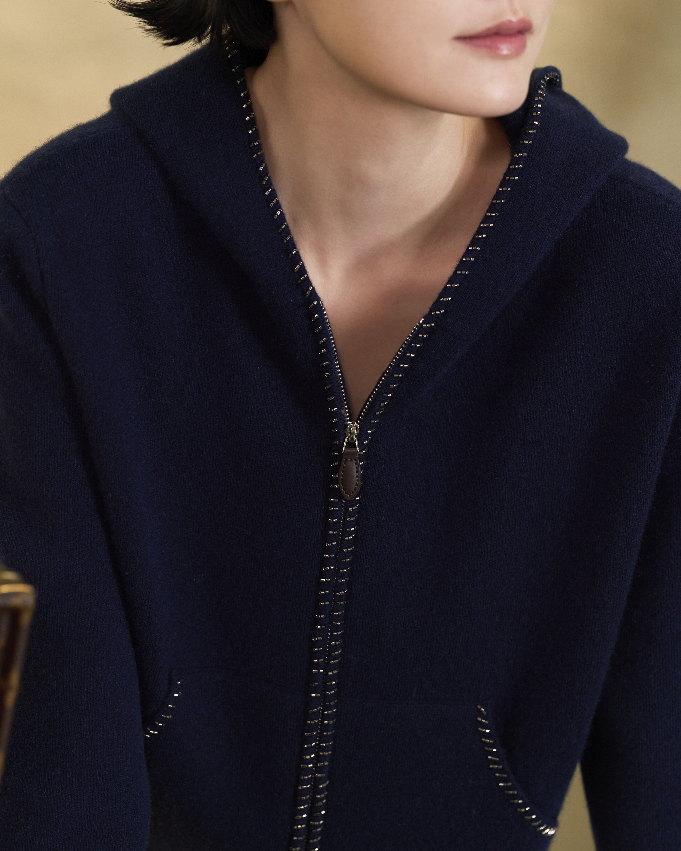 “盛裝慢行 Elegance Unhurried • 午夜藍 Midnight Blue” 100% Cashmere 手工珠繡連帽針織外套 2