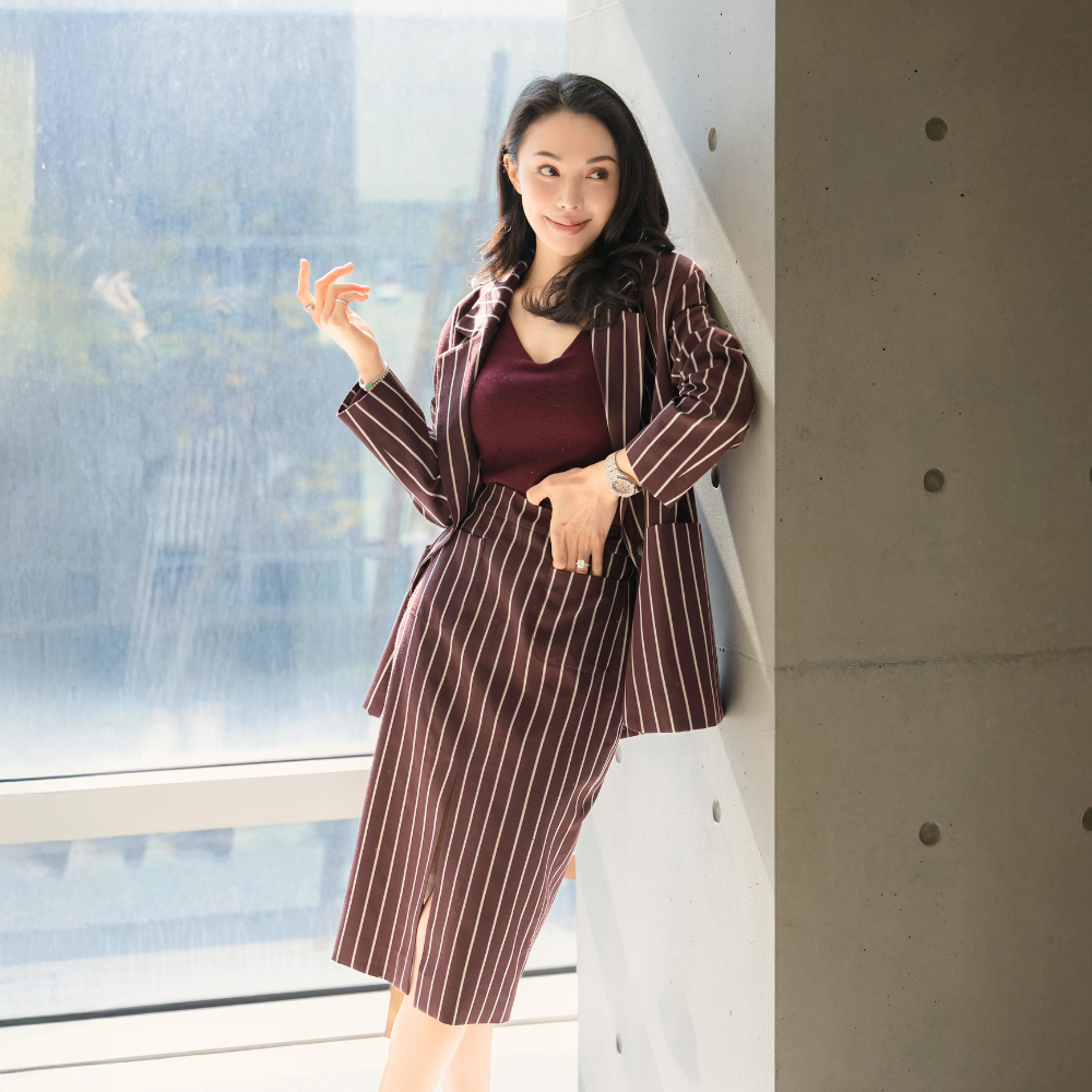 "Speak Sleek."義大利頂級羊毛直條西裝及膝裙—Rouge Nuit醺紅夜語