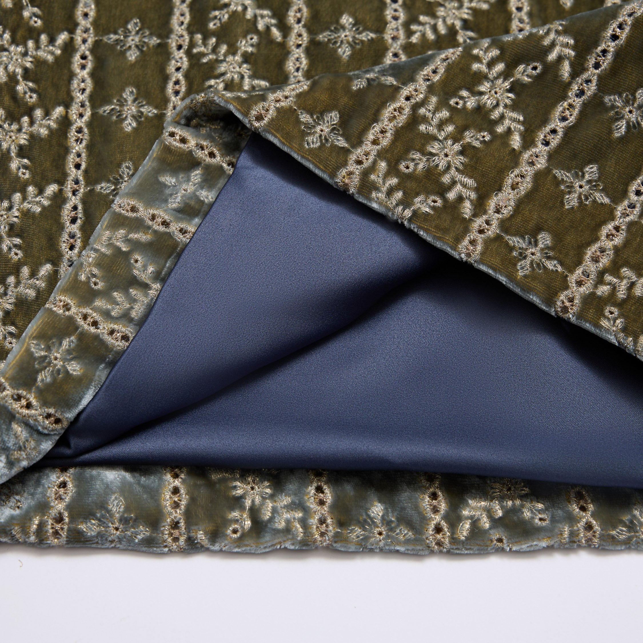 "Imperial Garden Teatime"法國細針嵌點織帶刺繡工藝絲絨立體剪裁長褲—Verdant Moon青月細繡