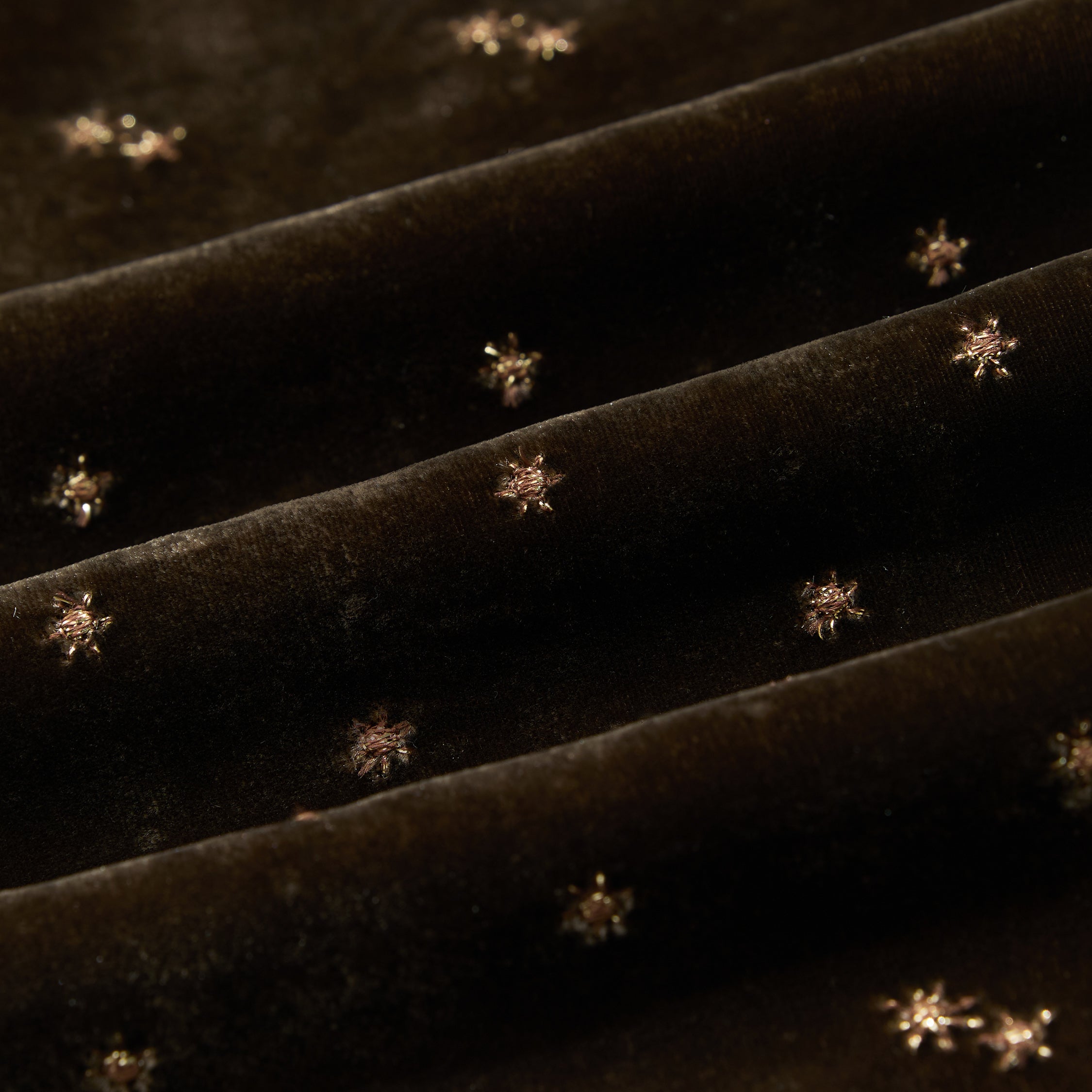 "Imperial Garden Teatime"法國細針嵌點刺繡絲絨立體剪裁長褲—Silent Gleam微光成詩