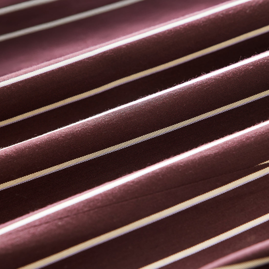 "Speak Sleek."義大利頂級羊毛直條西裝及膝裙—Rouge Nuit醺紅夜語