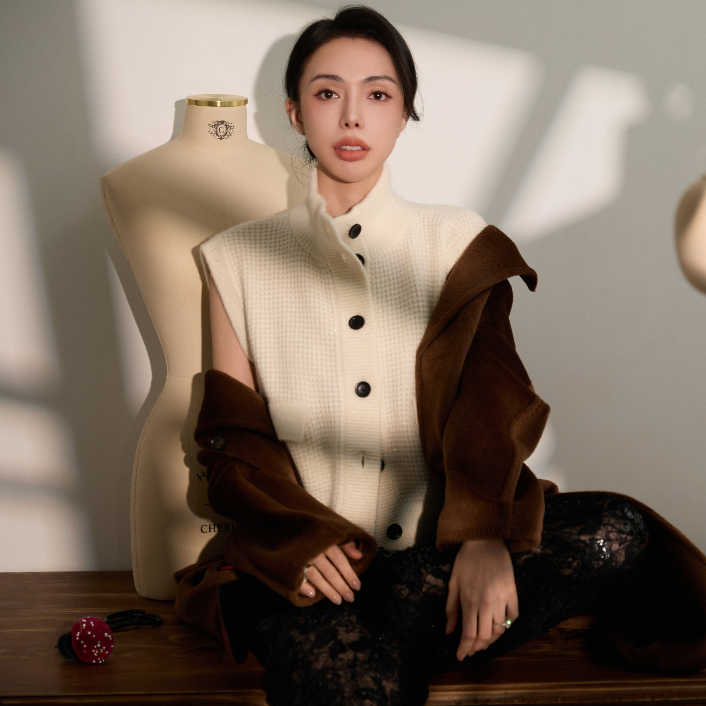 “Autumn Diary” 100% Cashmere細緻華夫格亮片針織背心—Pale Sunlight冬日晨光