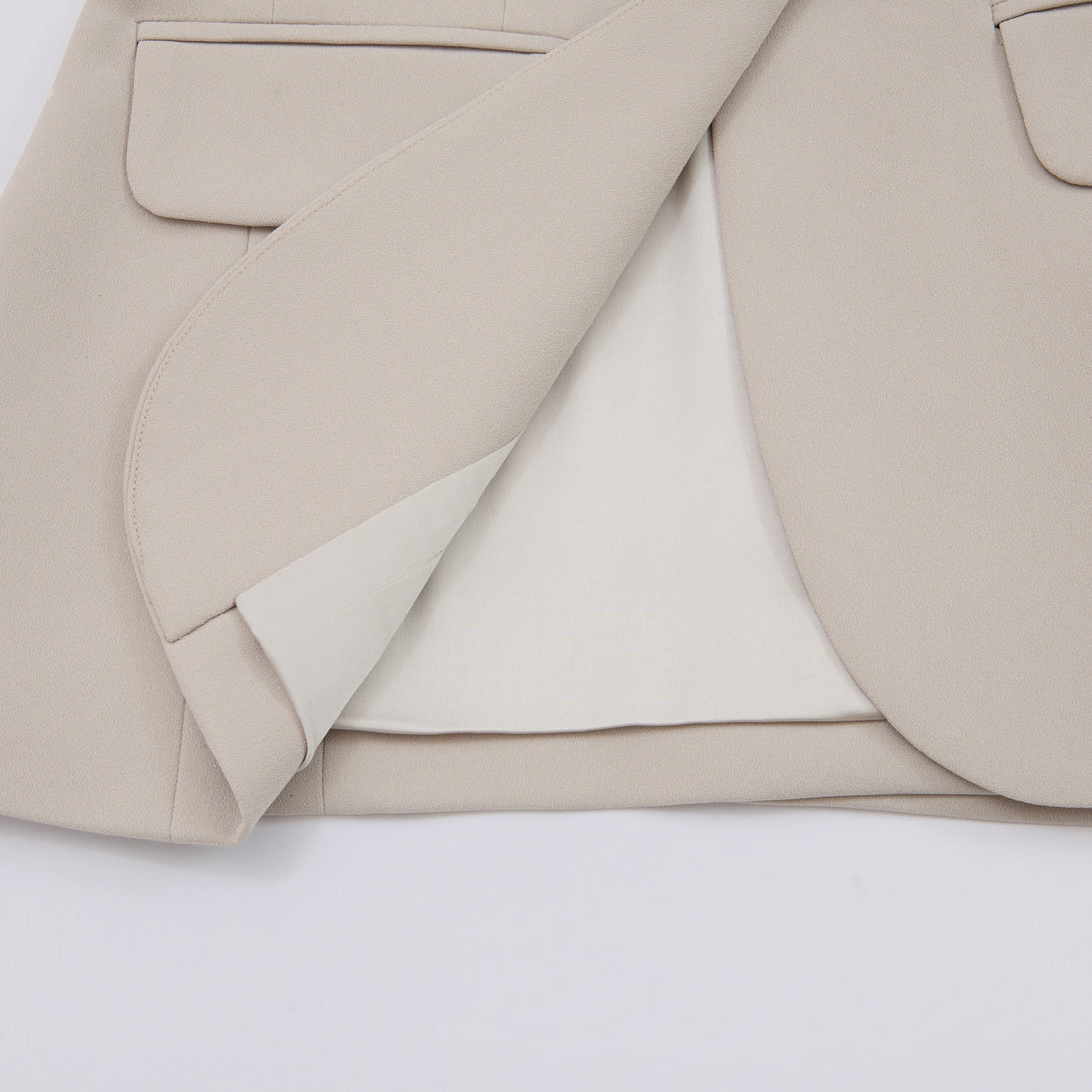 "Speak Sleek." 立體剪裁修身西裝外套—Lamplit Study微光書室