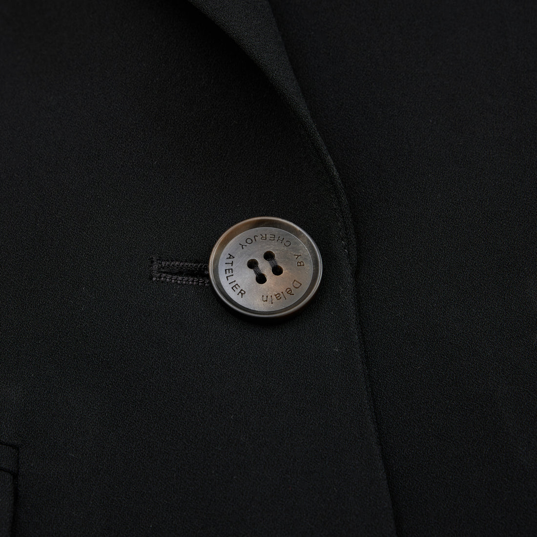 "Speak Sleek." 立體剪裁修身西裝外套—Umber Breath烏沉之息