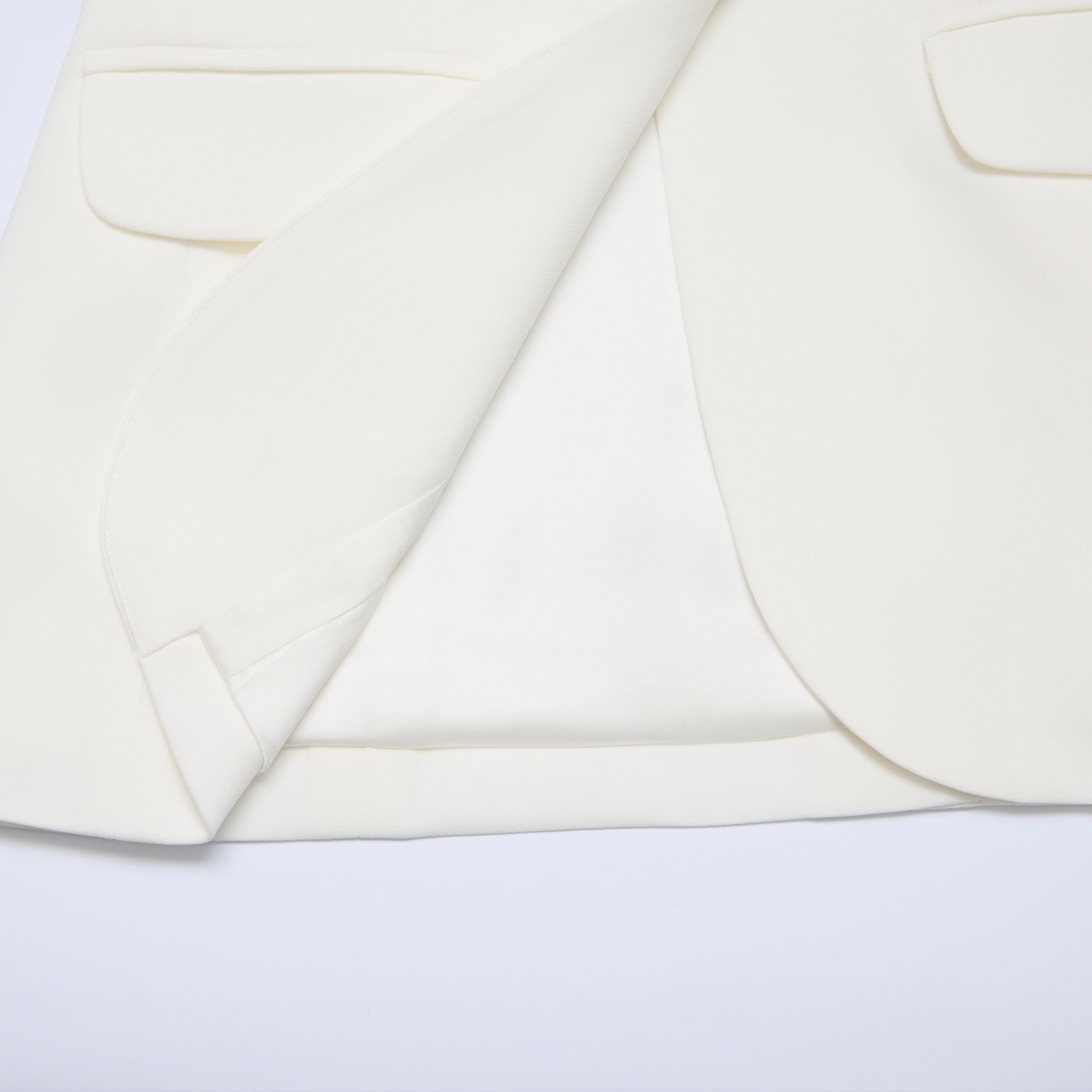 "Speak Sleek." 立體剪裁修身西裝外套—Morning Parchment紙色晨間