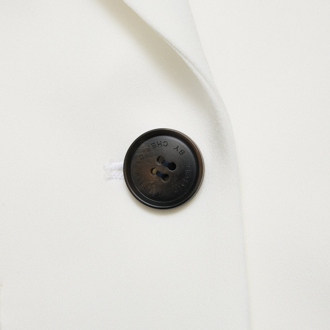 "Speak Sleek." 立體剪裁修身西裝外套—Morning Parchment紙色晨間