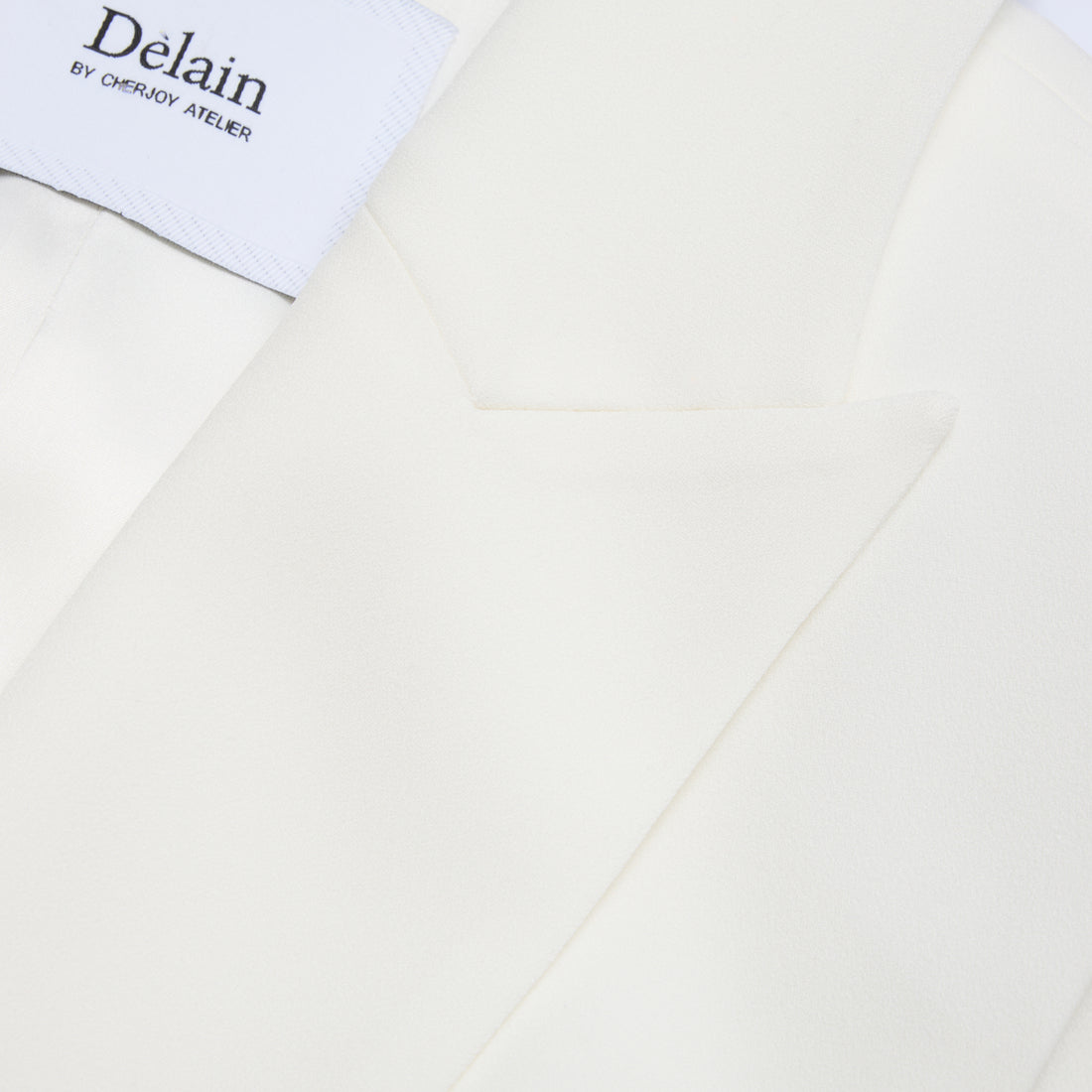 "Speak Sleek." 立體剪裁修身西裝外套—Morning Parchment紙色晨間