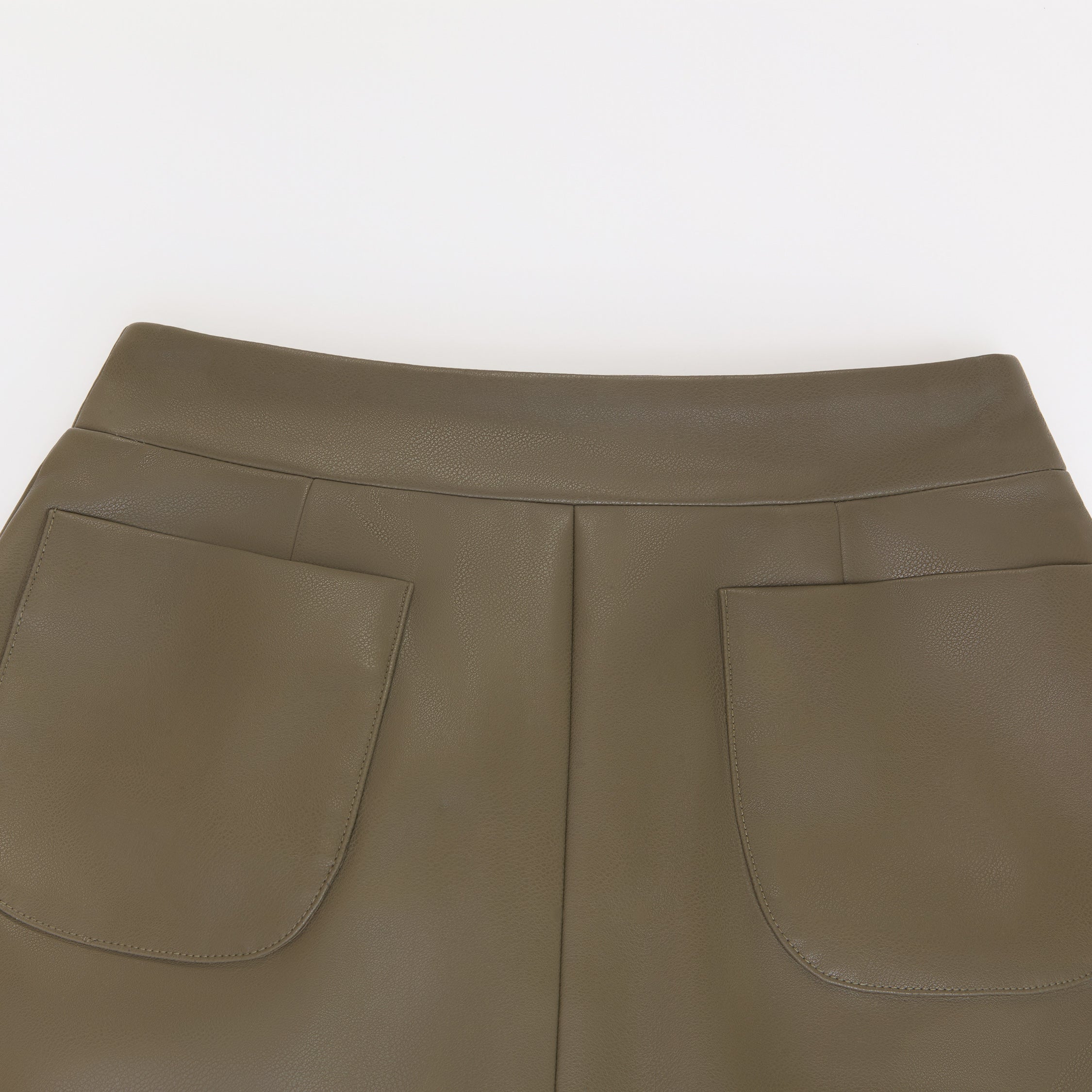 “Easy-go Chic” 純素皮精裁切皮工藝鉛筆裙—Chocolate Lab巧克香氣