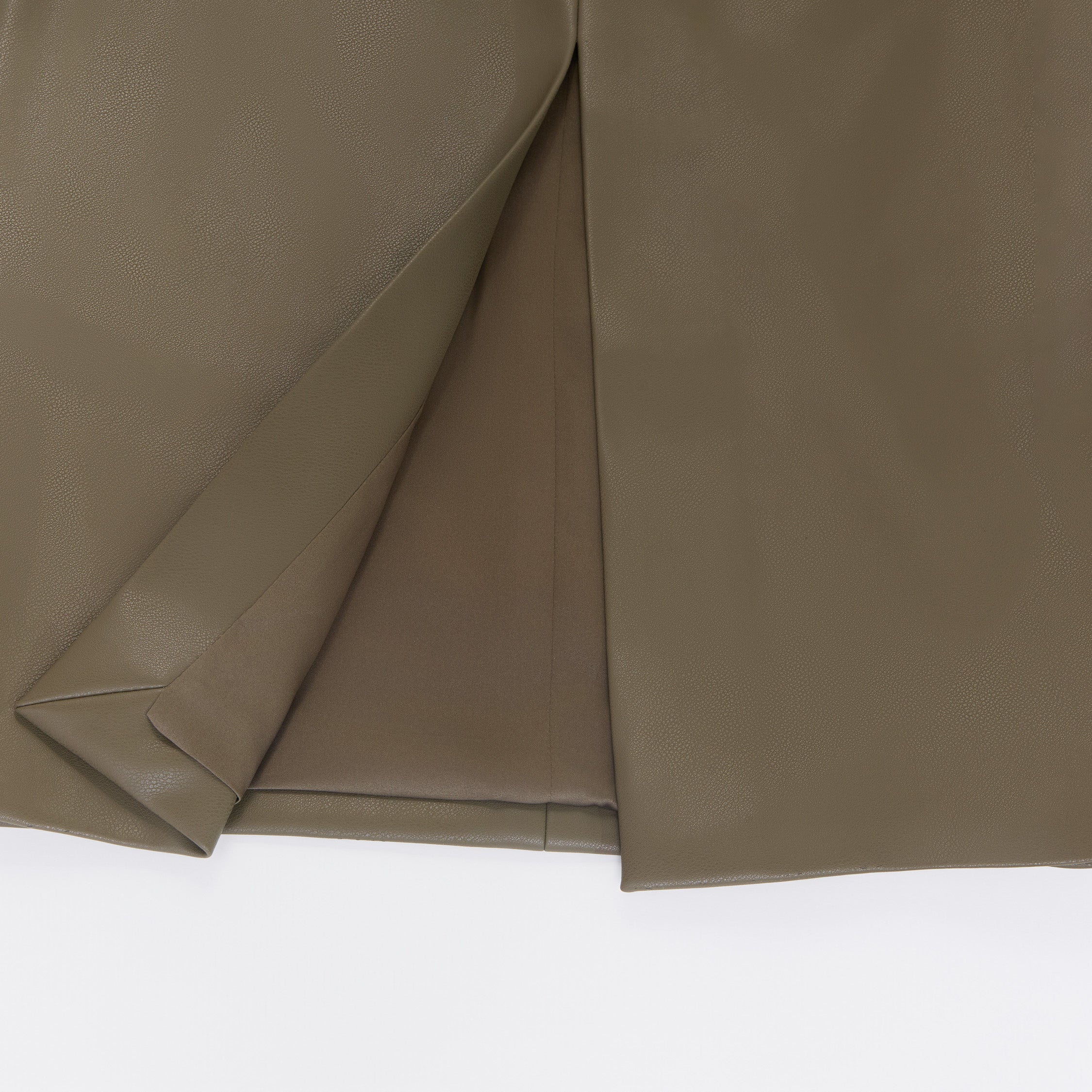 “Easy-go Chic” 純素皮精裁切皮工藝鉛筆裙—Chocolate Lab巧克香氣