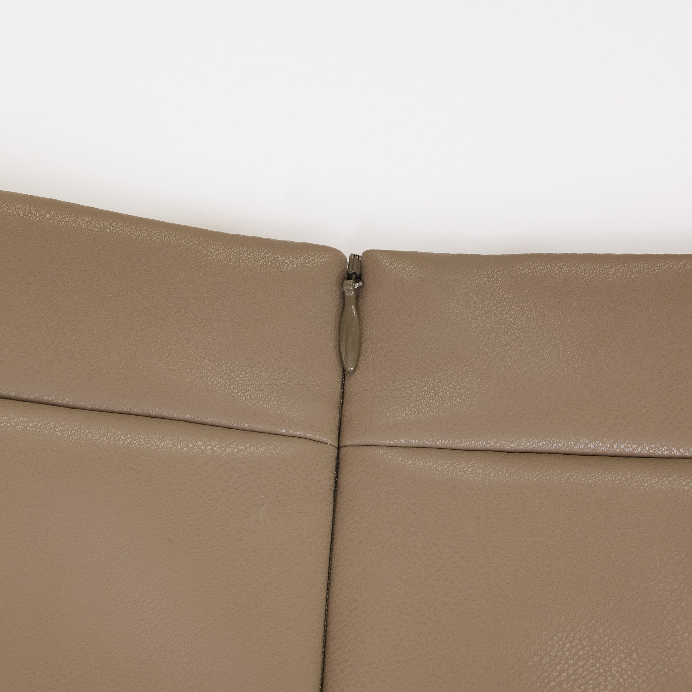 “Easy-go Chic” 純素皮精裁切皮工藝鉛筆裙—Cameo Brown寶石布朗