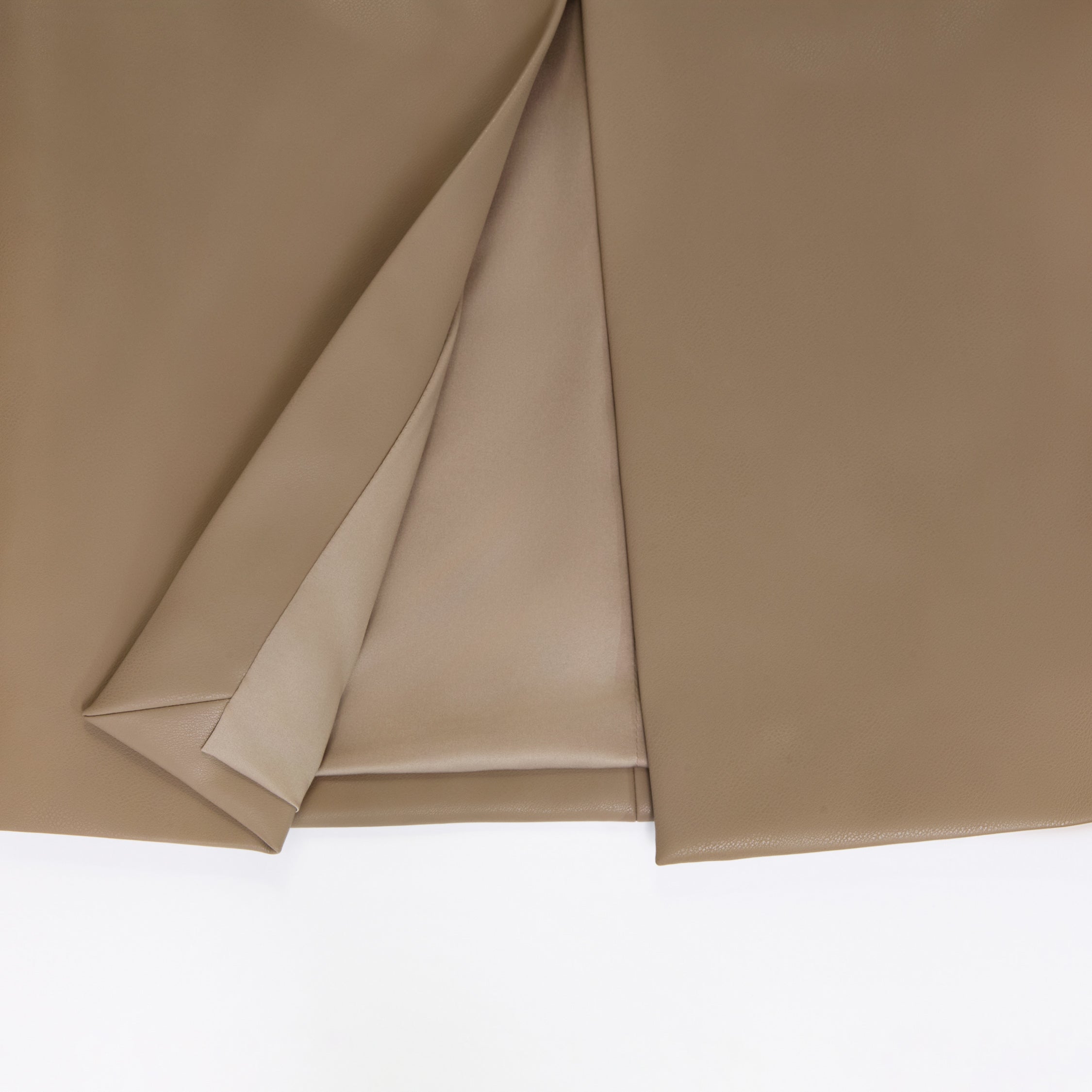 “Easy-go Chic” 純素皮精裁切皮工藝鉛筆裙—Cameo Brown寶石布朗