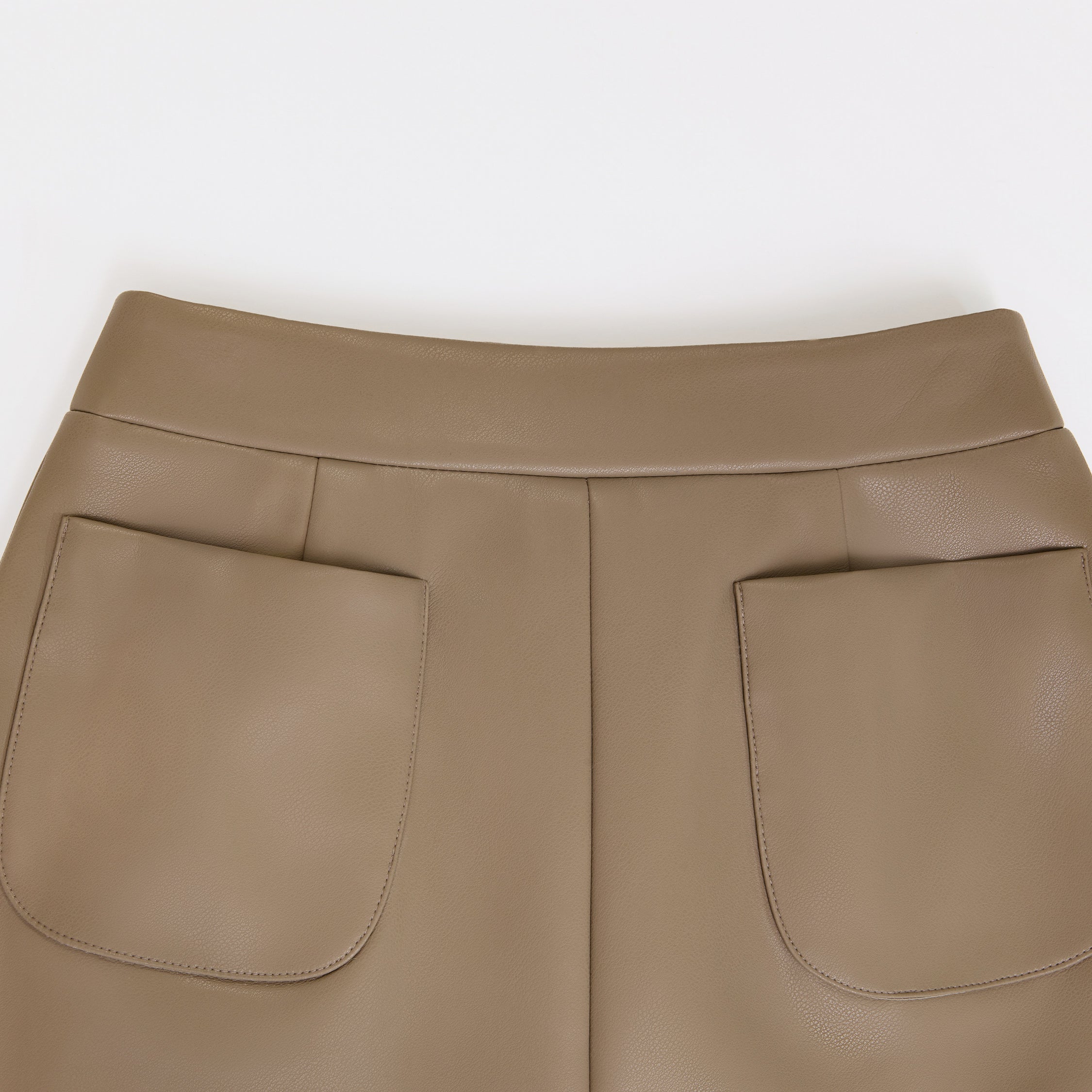 “Easy-go Chic” 純素皮精裁切皮工藝鉛筆裙—Cameo Brown寶石布朗