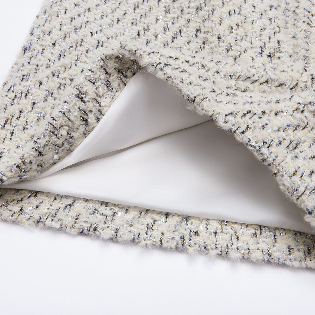 “Sloane Ave."法國高級訂製蓬圈銀織花呢短褲—Silver Mist輕雪銀花