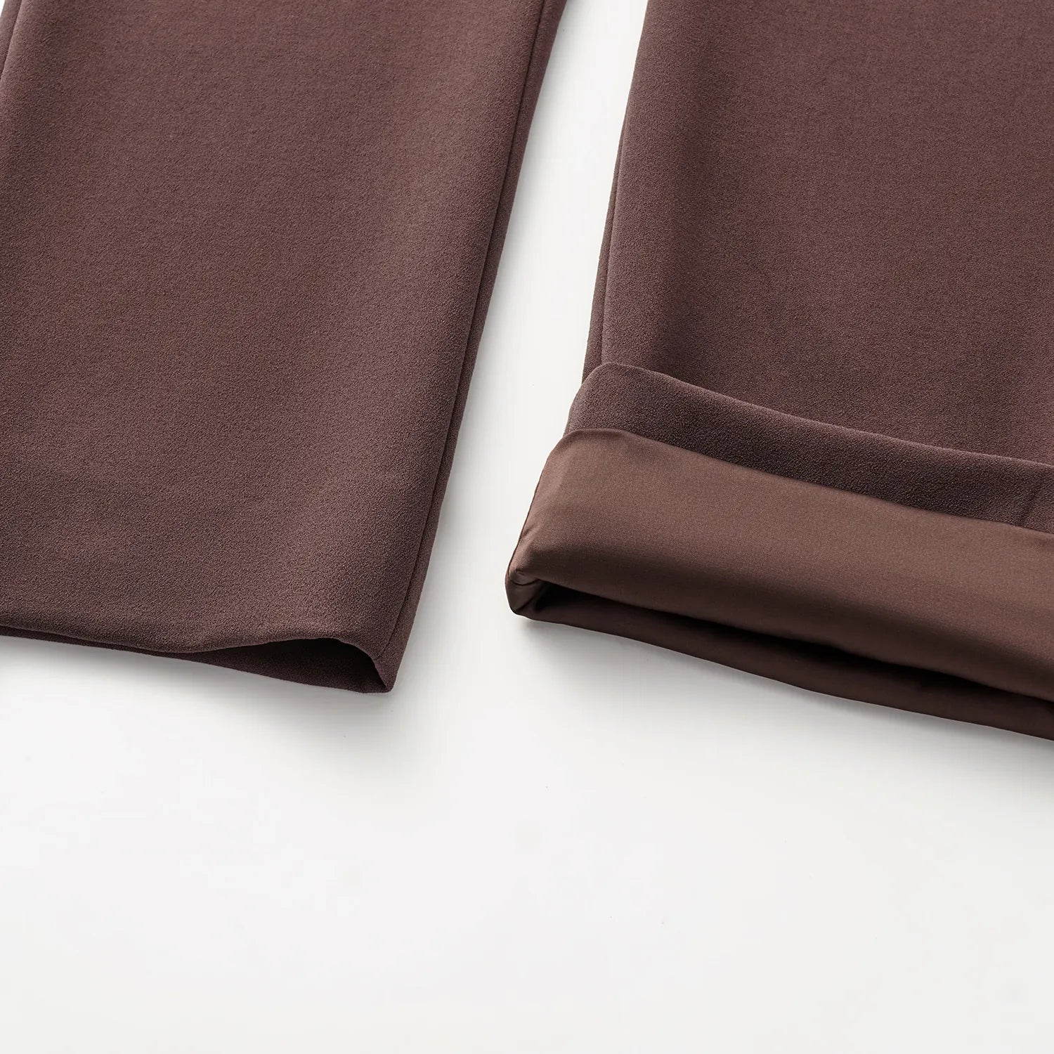 ”The Atelier.” 抗皺肌理醋酸高級訂製軟馬甲工藝高腰九分褲—麂皮棕