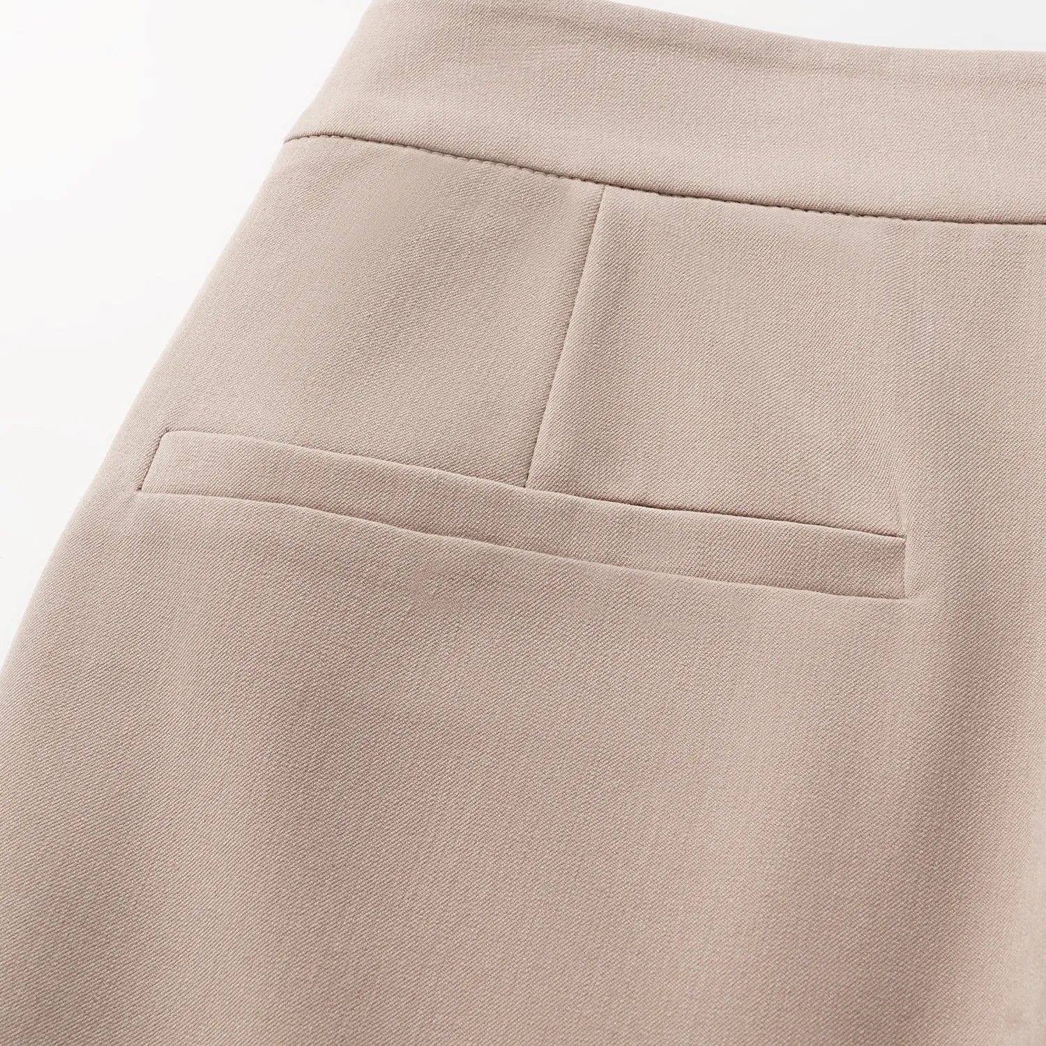 "Speak Sleek." 義大利肌理面料喇叭褲—Taupe