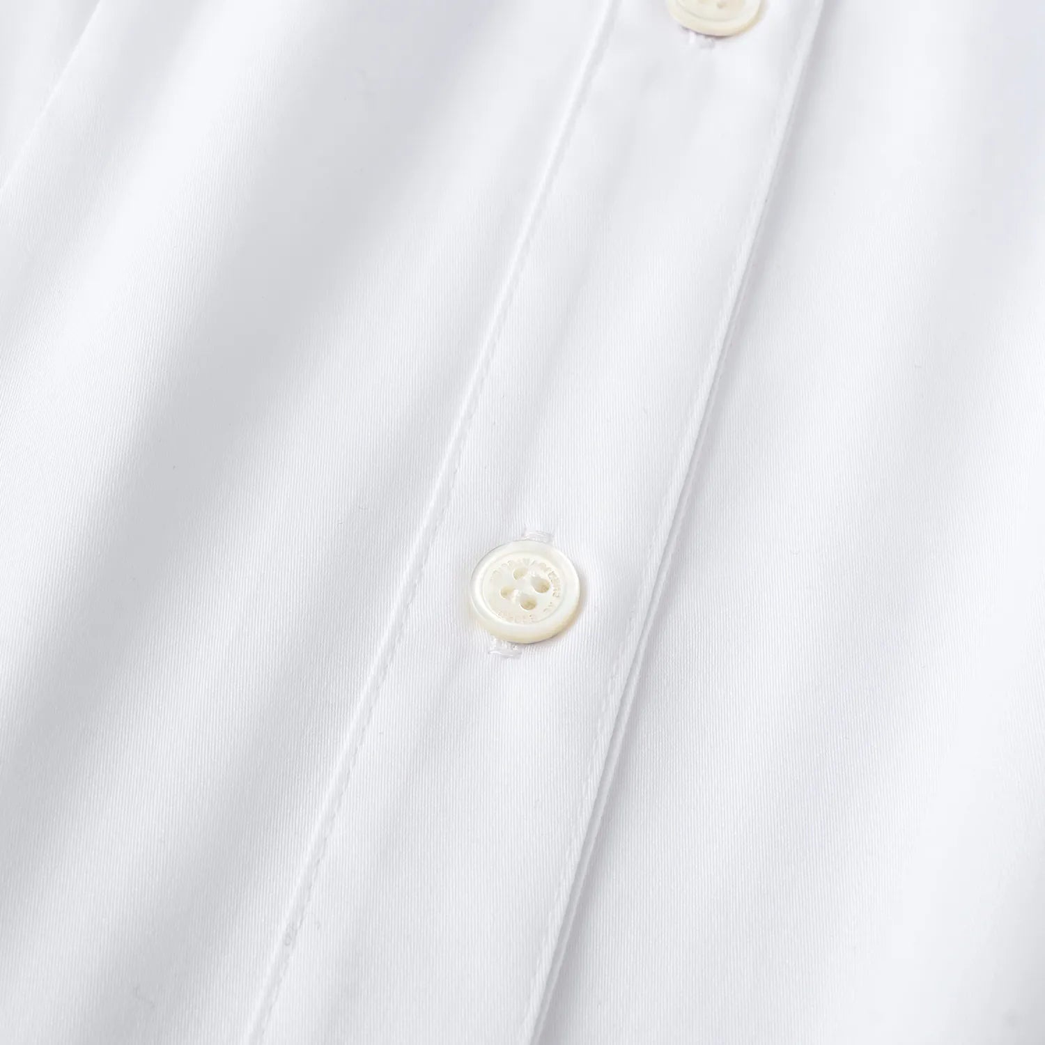 “Speak Sleek.” 瑞士製純棉鑽石剪裁合身襯衫