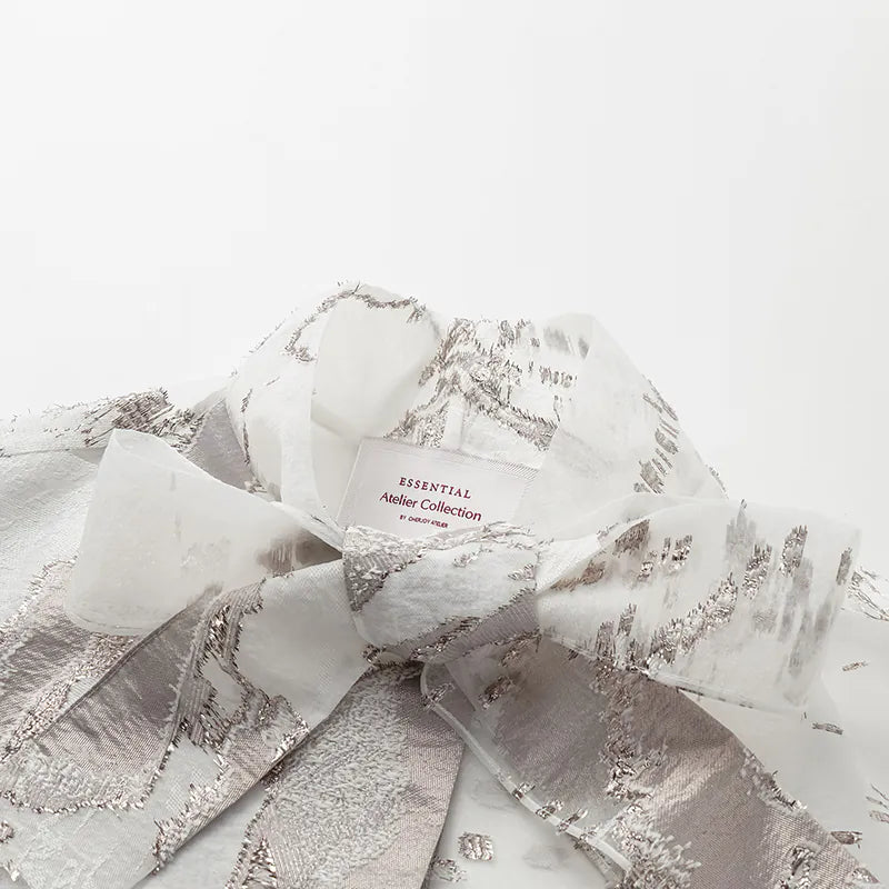 “Brunch at Ritz.” 訂製提花面料綁帶上衣