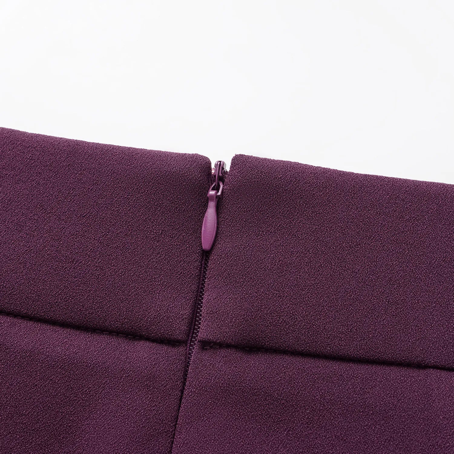 ”The Atelier.” 抗皺肌理醋酸高級訂製軟馬甲工藝高腰九分褲—葡萄紫