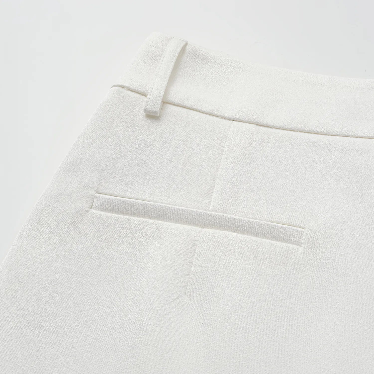 "Speak Sleek." 醋酸短褲—White