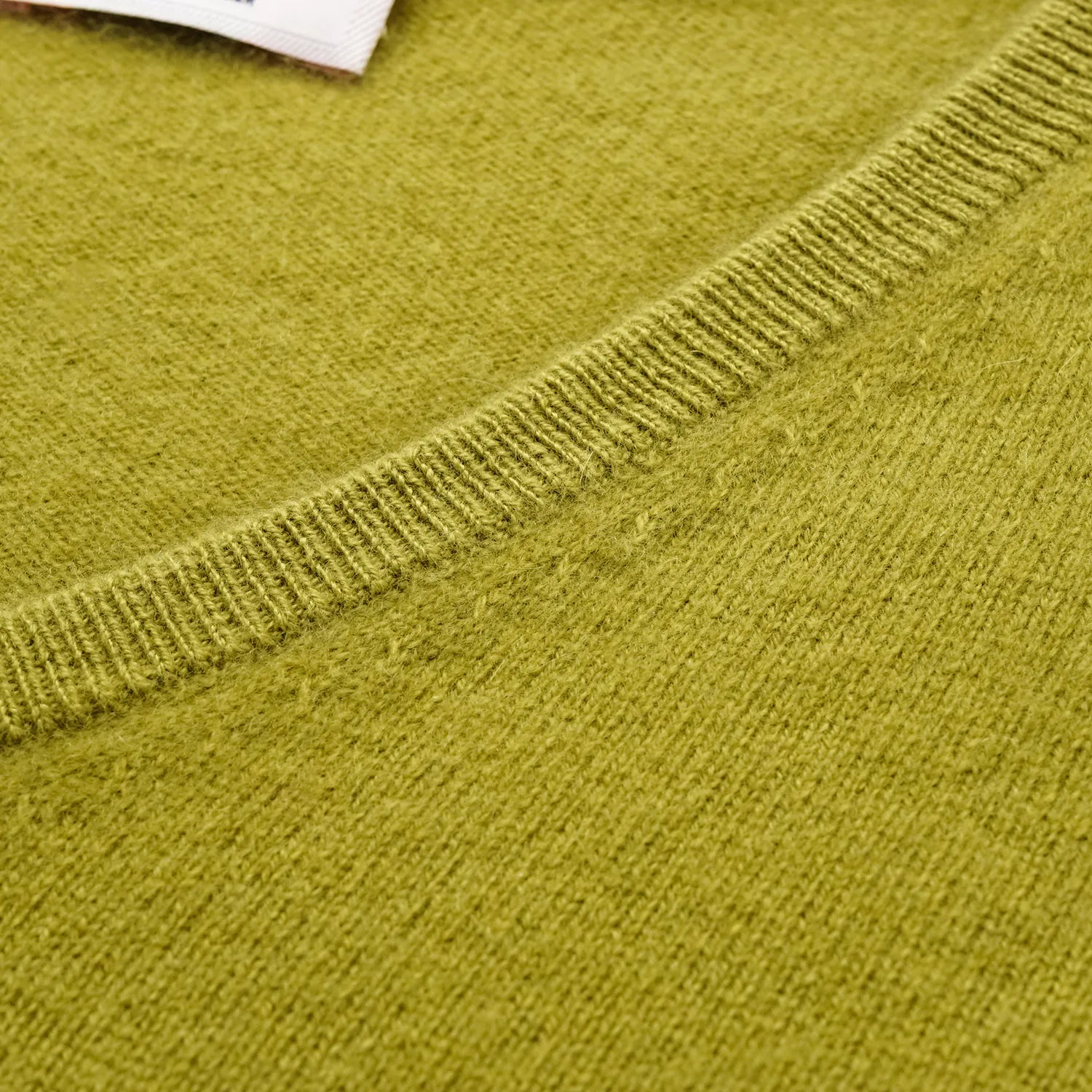 “Cash-In Collection 財“ 100% Baby Cashmere 五分袖V領上衣（Yarn by Loro Piana）— 春芽綠