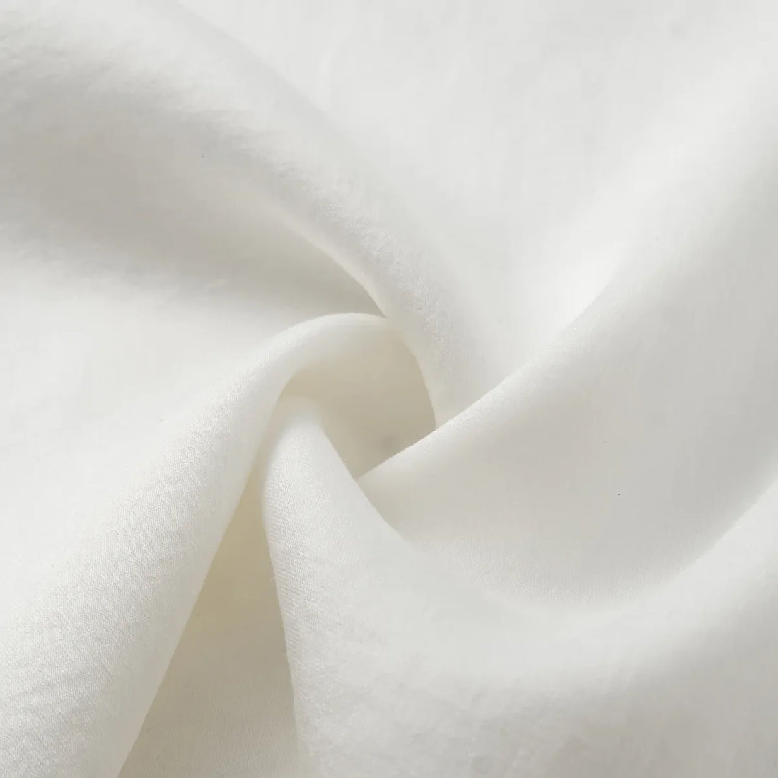 “知性時刻” 天絲緞面雪紡短褲—簡白