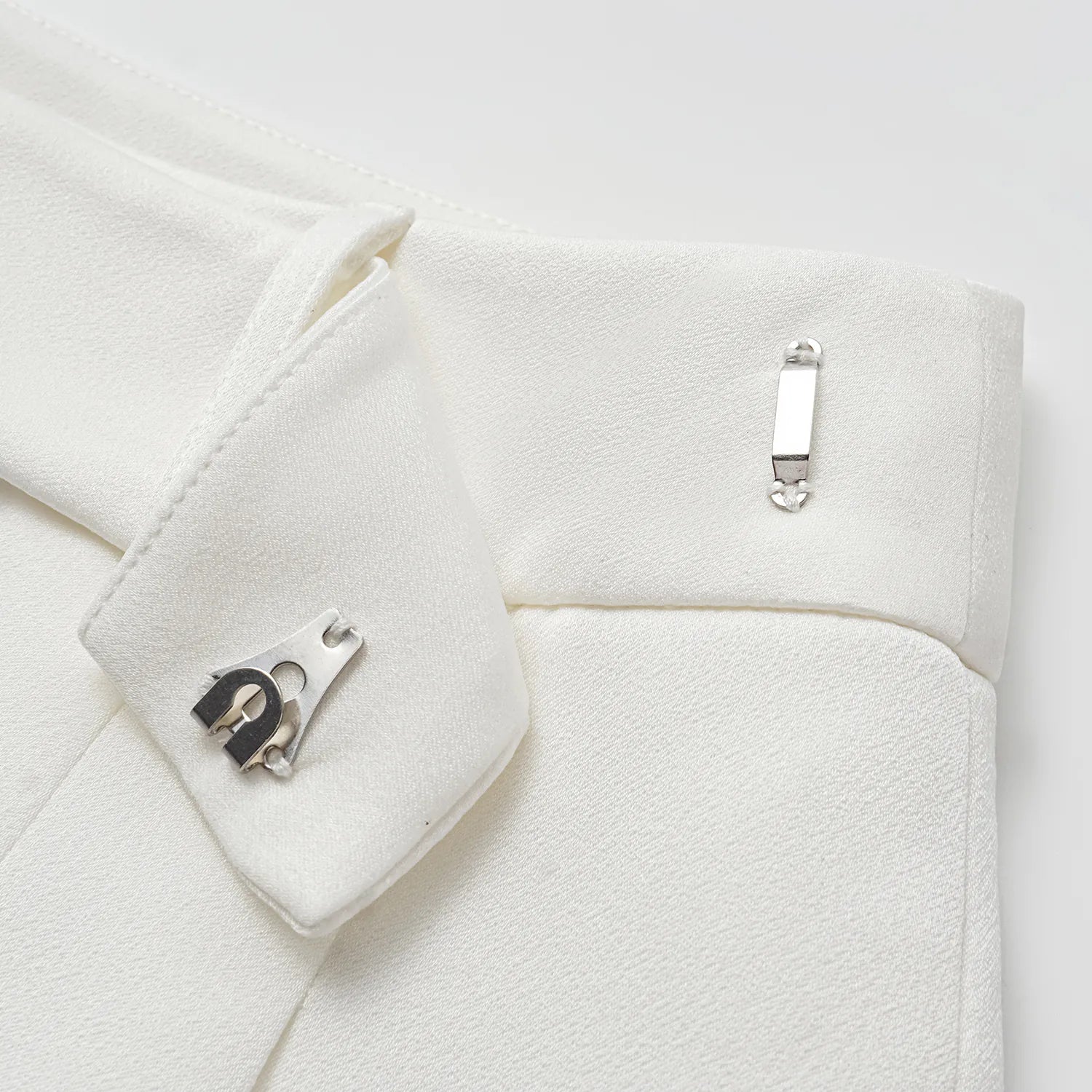 "Speak Sleek." 醋酸短褲—White