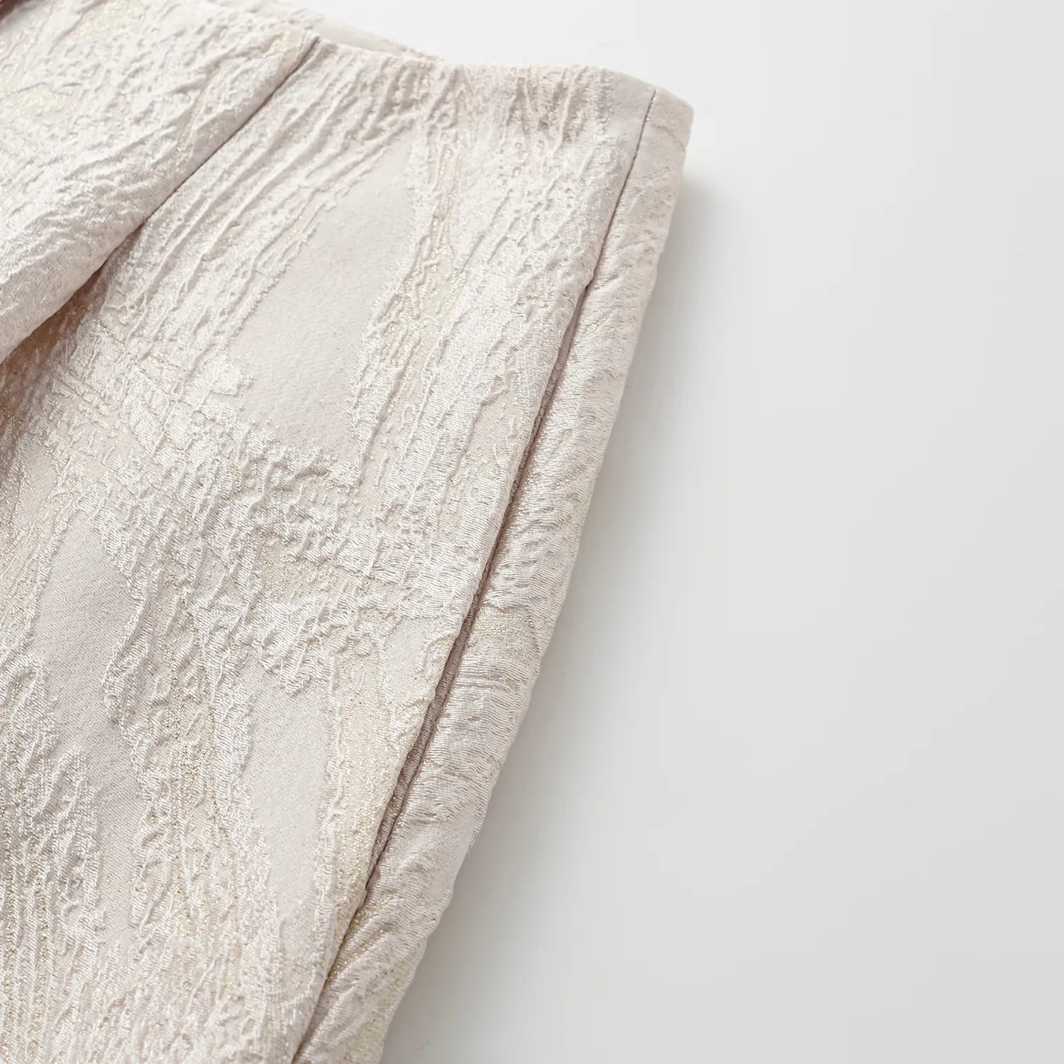 "Imperial Garden Teatime" 織金工藝立體提花國風短褲—清荷映月