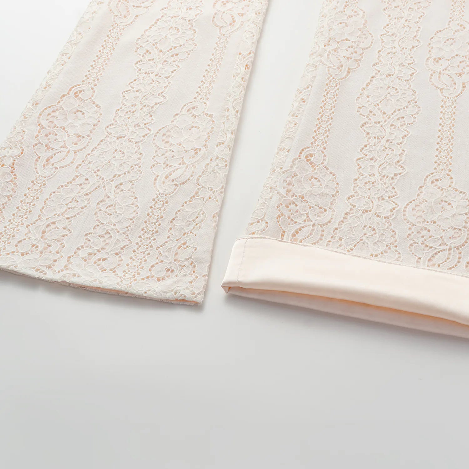 “春裳雅集” 鏤空蕾絲工藝喇叭褲