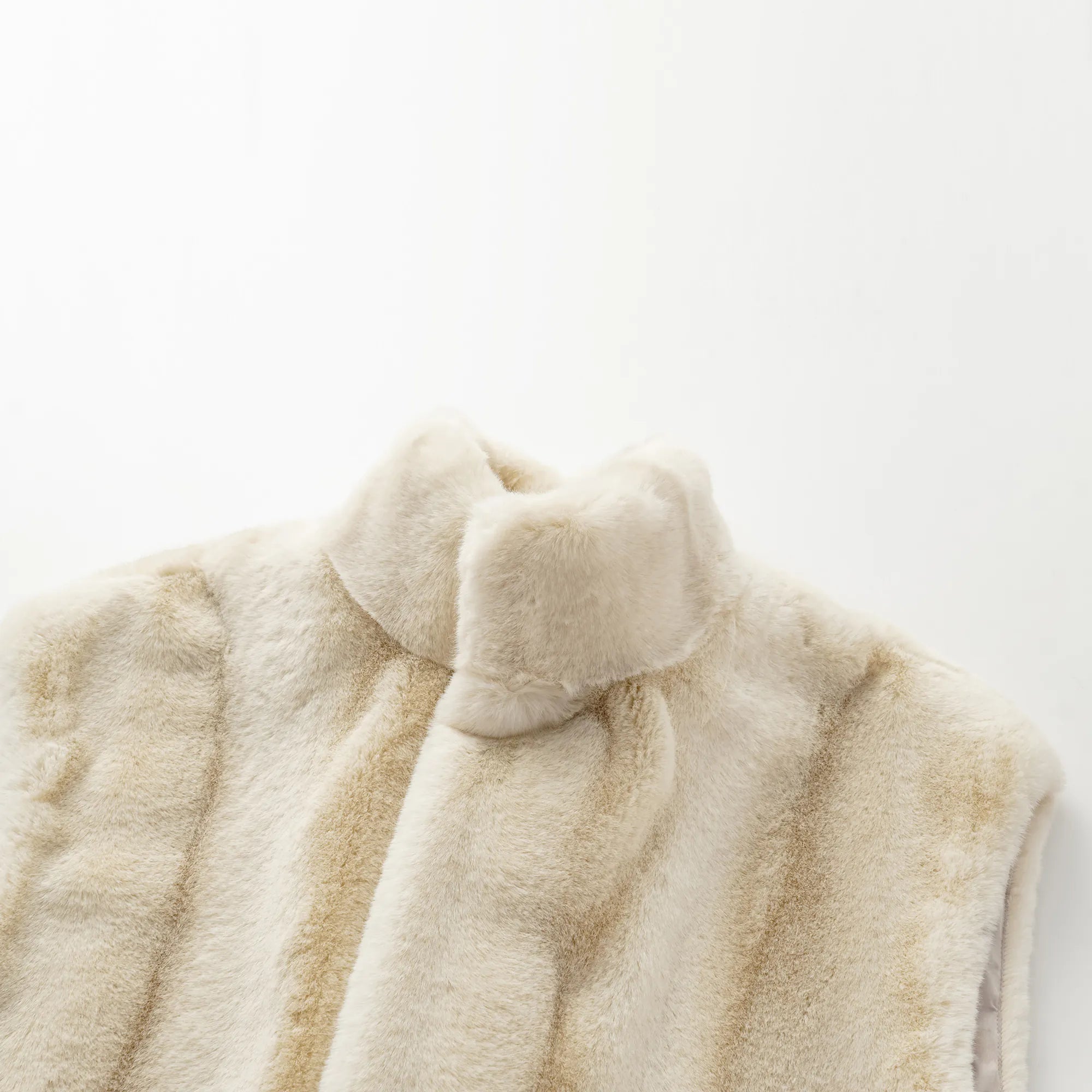 “Winter Diary” 科技皮草國風馬甲外套—鉑金米