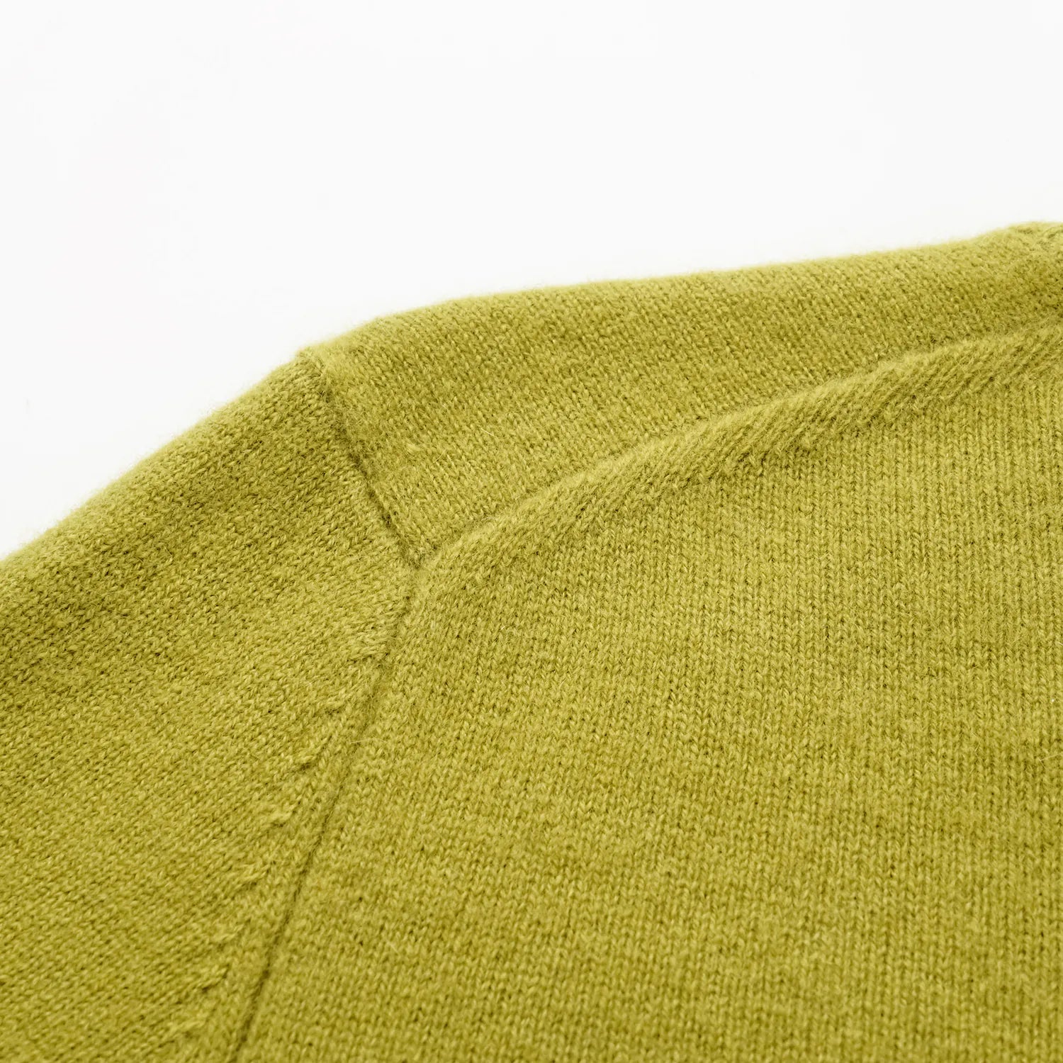 “Cash-In Collection 財“ 100% Baby Cashmere 五分袖V領上衣（Yarn by Loro Piana）— 春芽綠