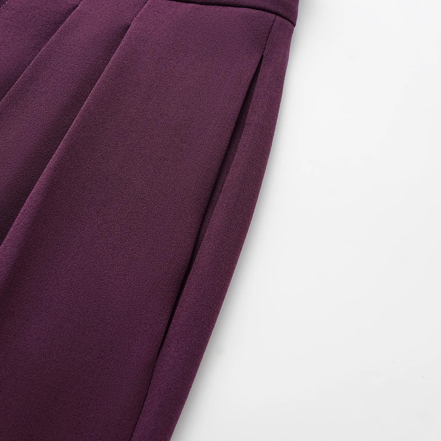 “Speak Sleek.” 抗皺肌理醋酸特殊剪裁闊腿長褲—葡萄紫