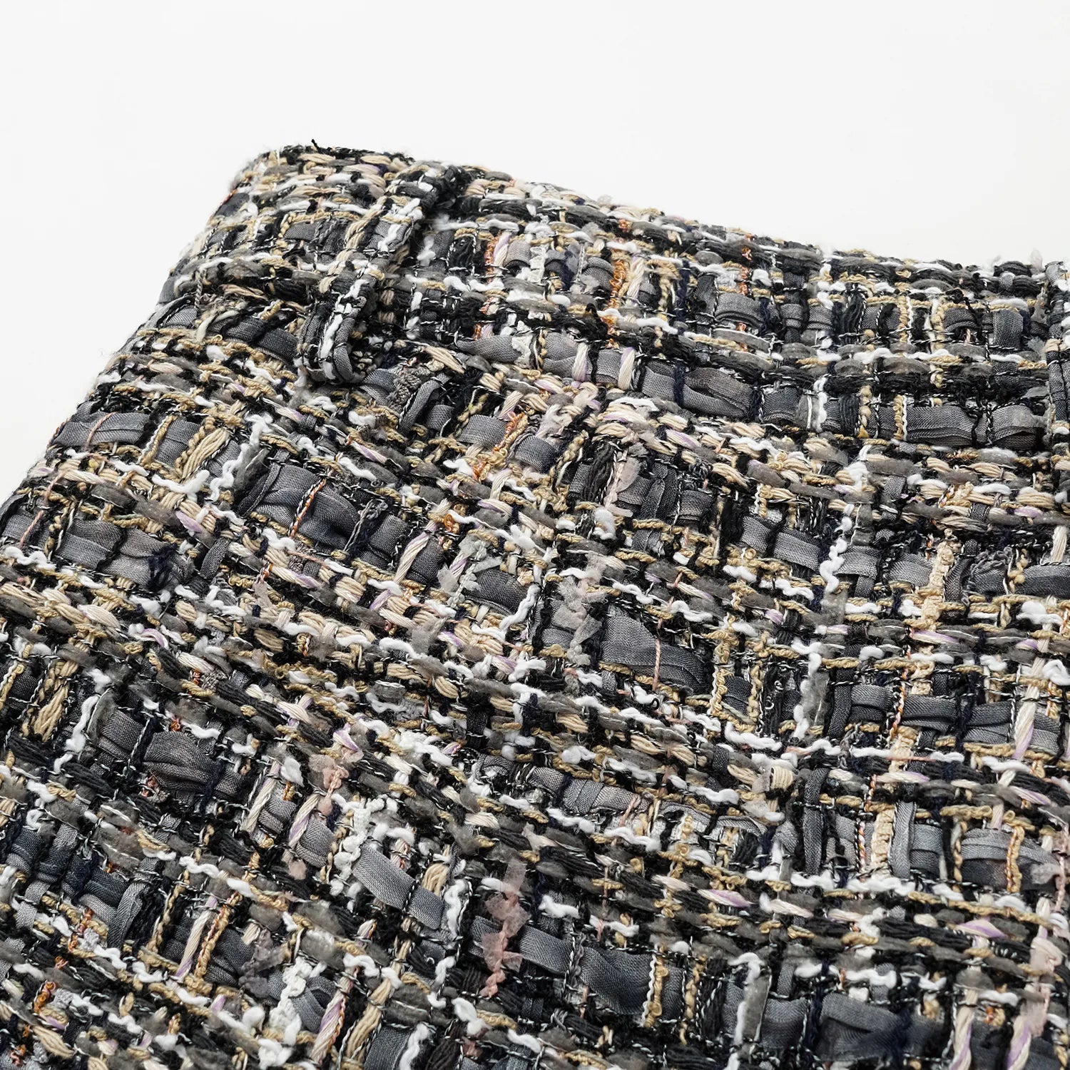 “Knightsbridge citywalk.” 花呢短褲