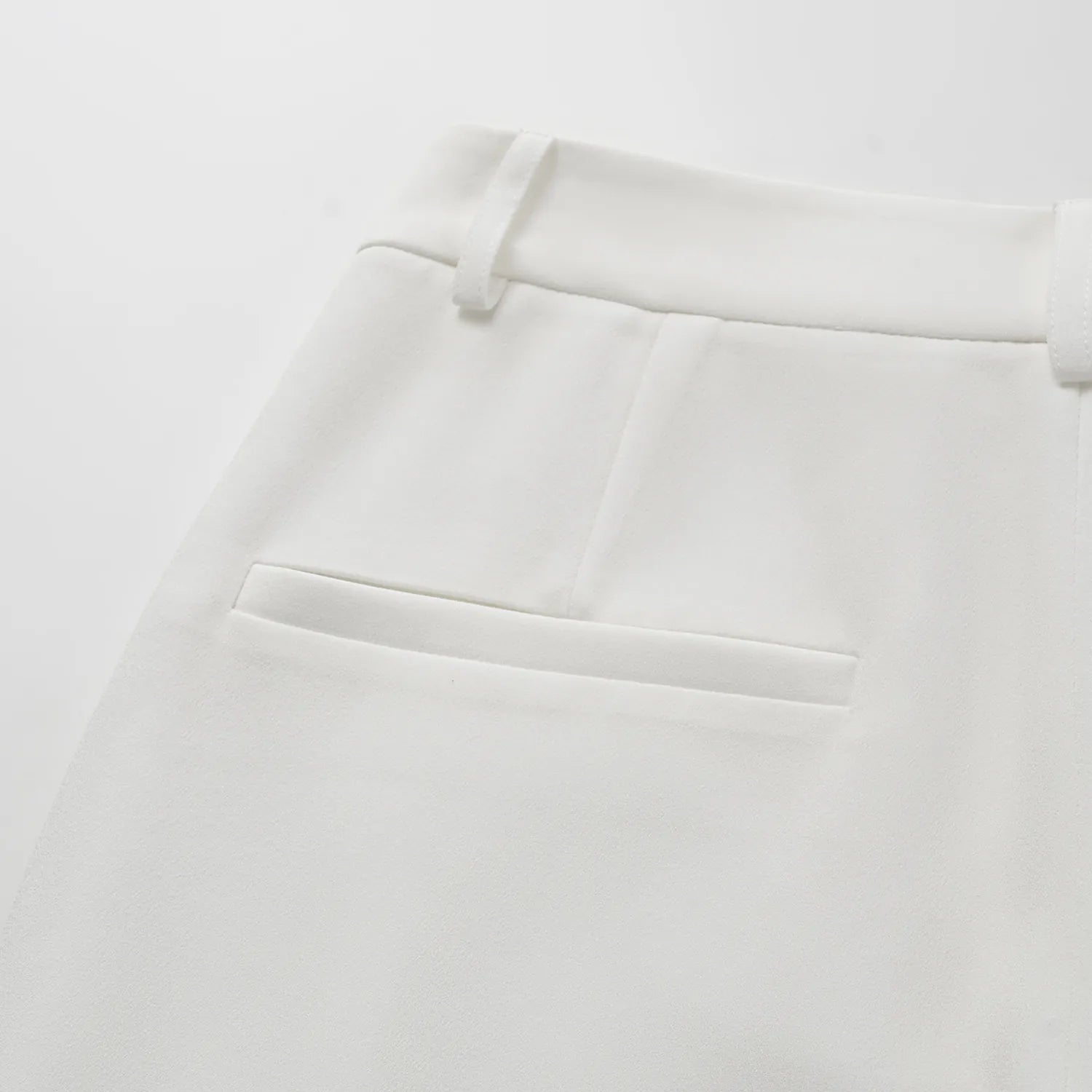 “Speak Sleek.” Anti-wrinkle Acetate Cropped Pants—White 