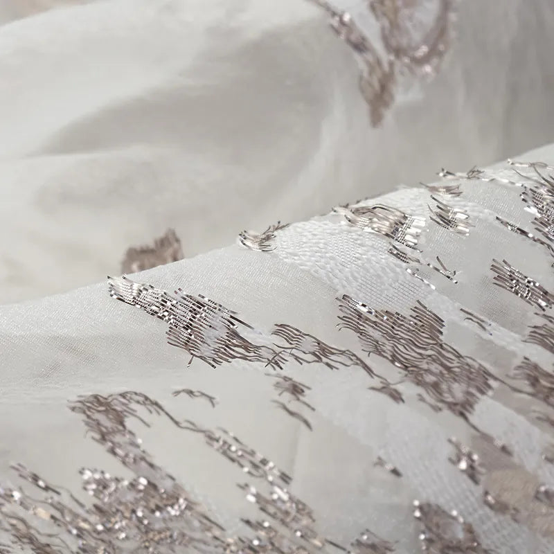 “Brunch at Ritz.” 訂製提花面料綁帶上衣