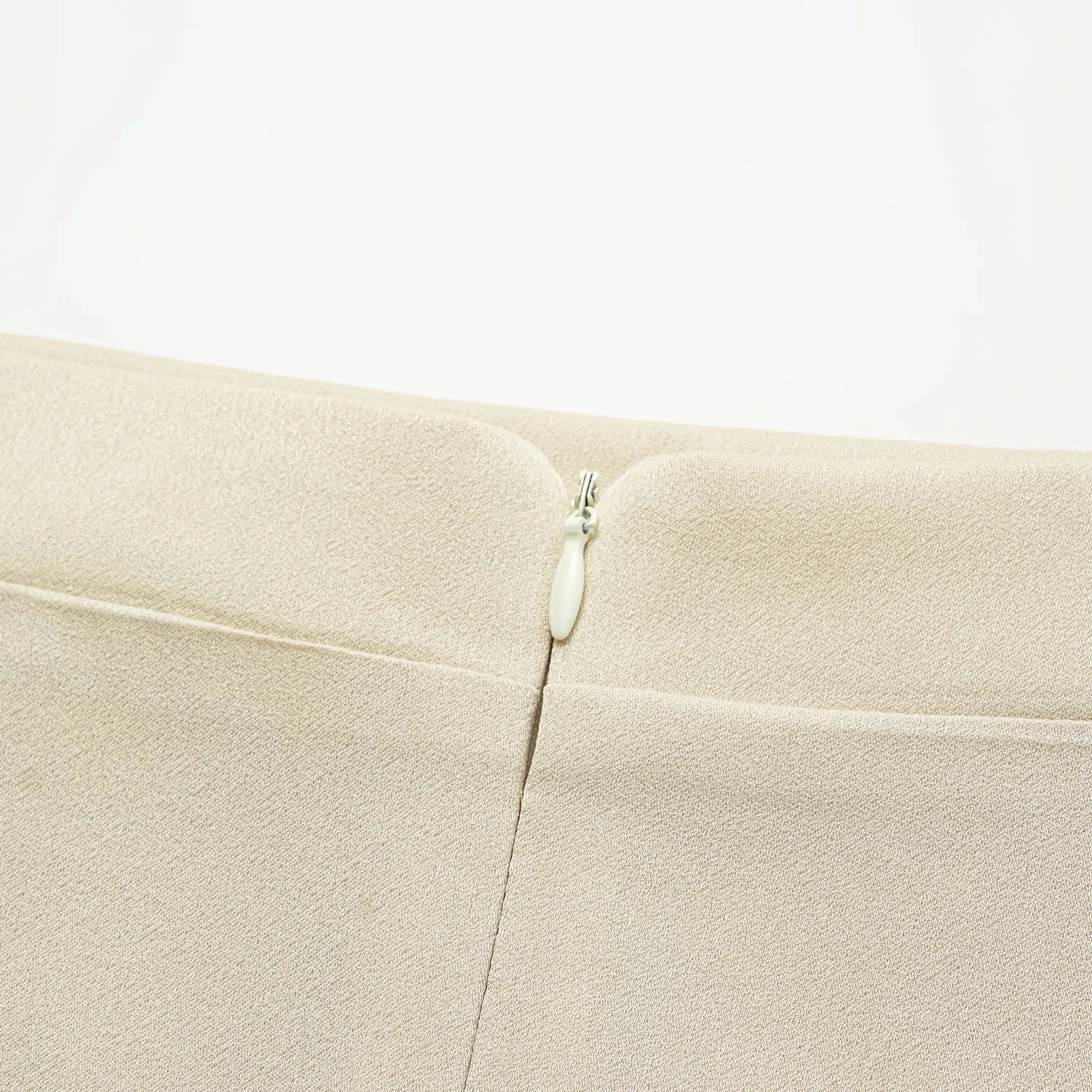 "Speak Sleek."  醋酸鉛筆裙—Champagne