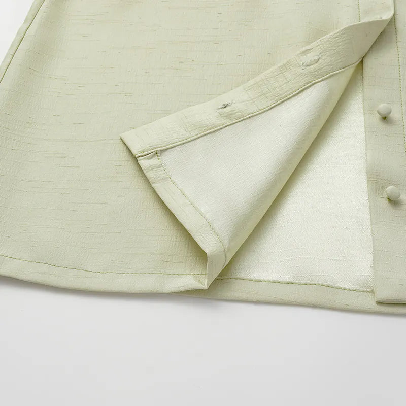 “Sloane Ave glam.” 鏤空設計襯衫— 氣泡綠 (霧面/緞面)