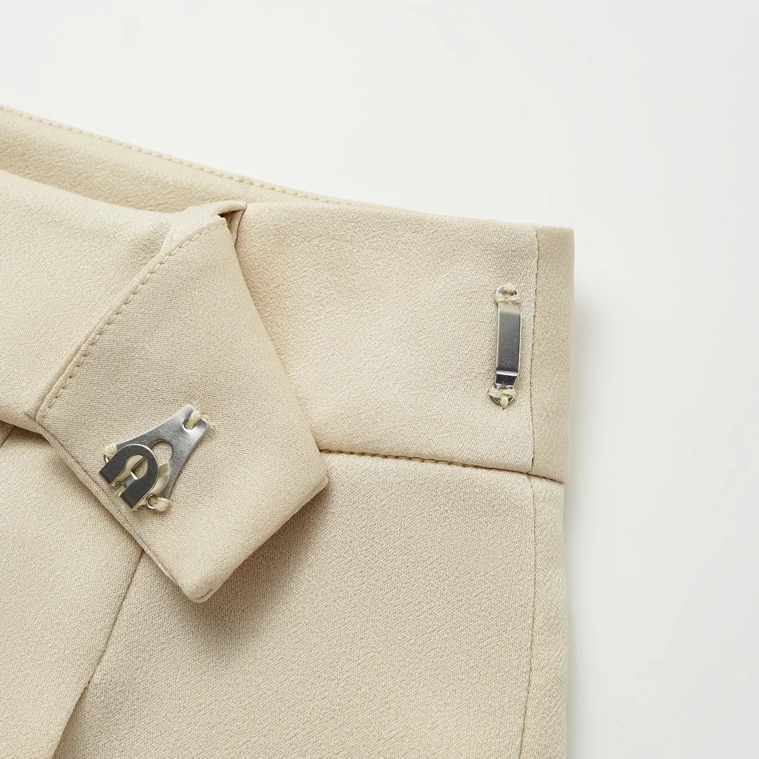 "Speak Sleek." 醋酸短褲—Champagne