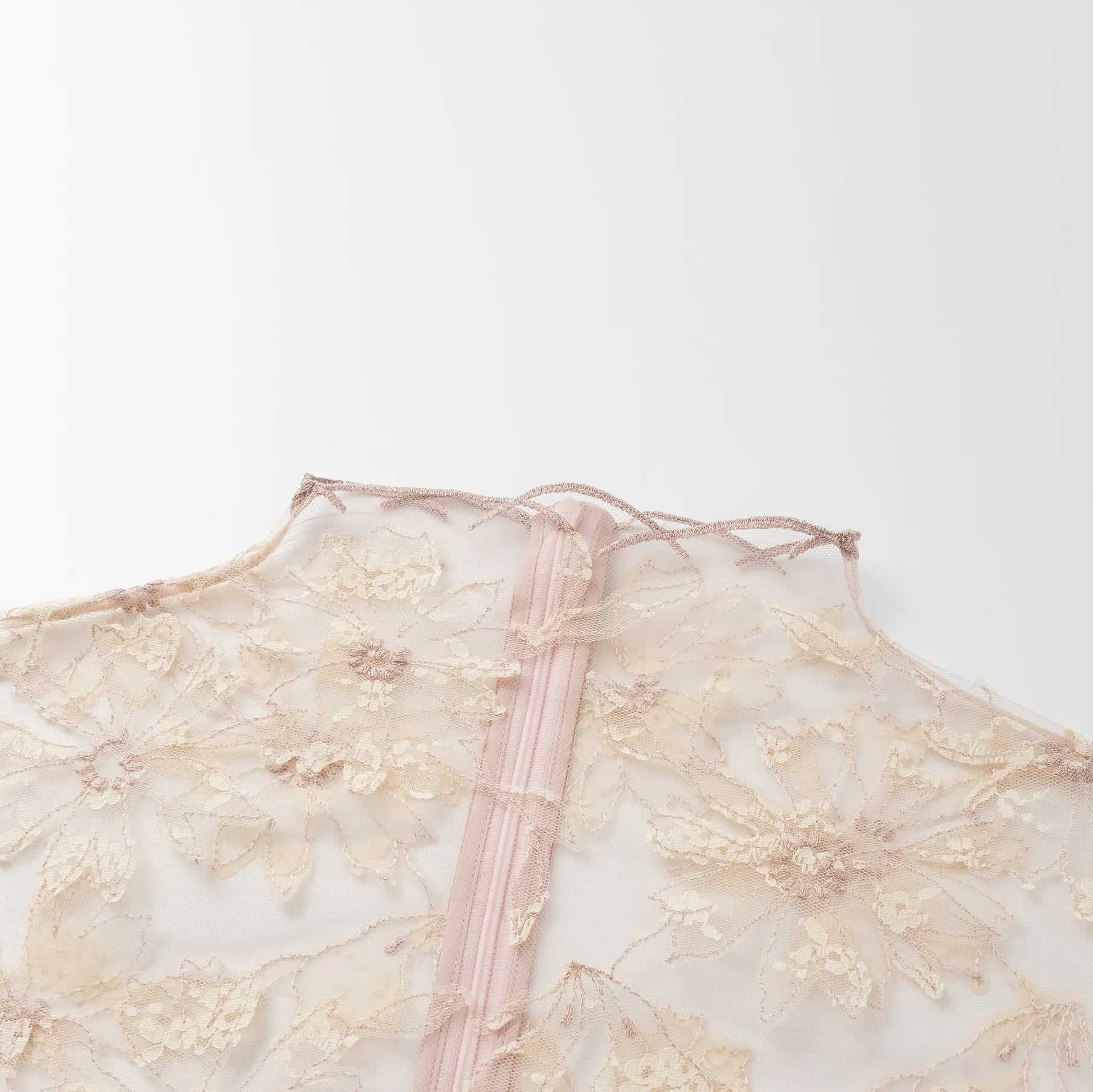 “Quiet Mastery”  法國頂級手工畫藝蕾絲上衣—Blush & Bloom