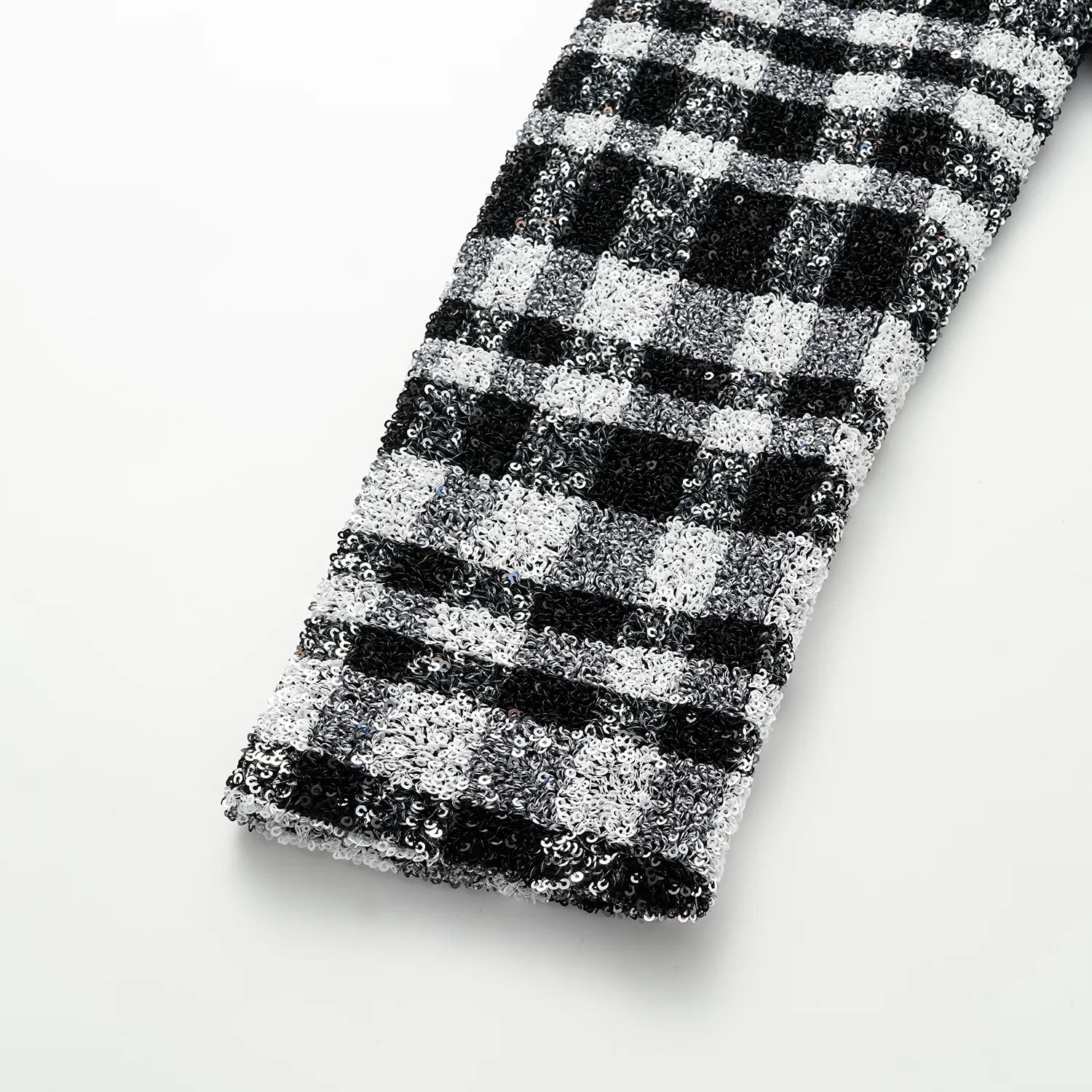 “Welcome to my party.” 亮片工藝墊肩短外套—Classic Checked.