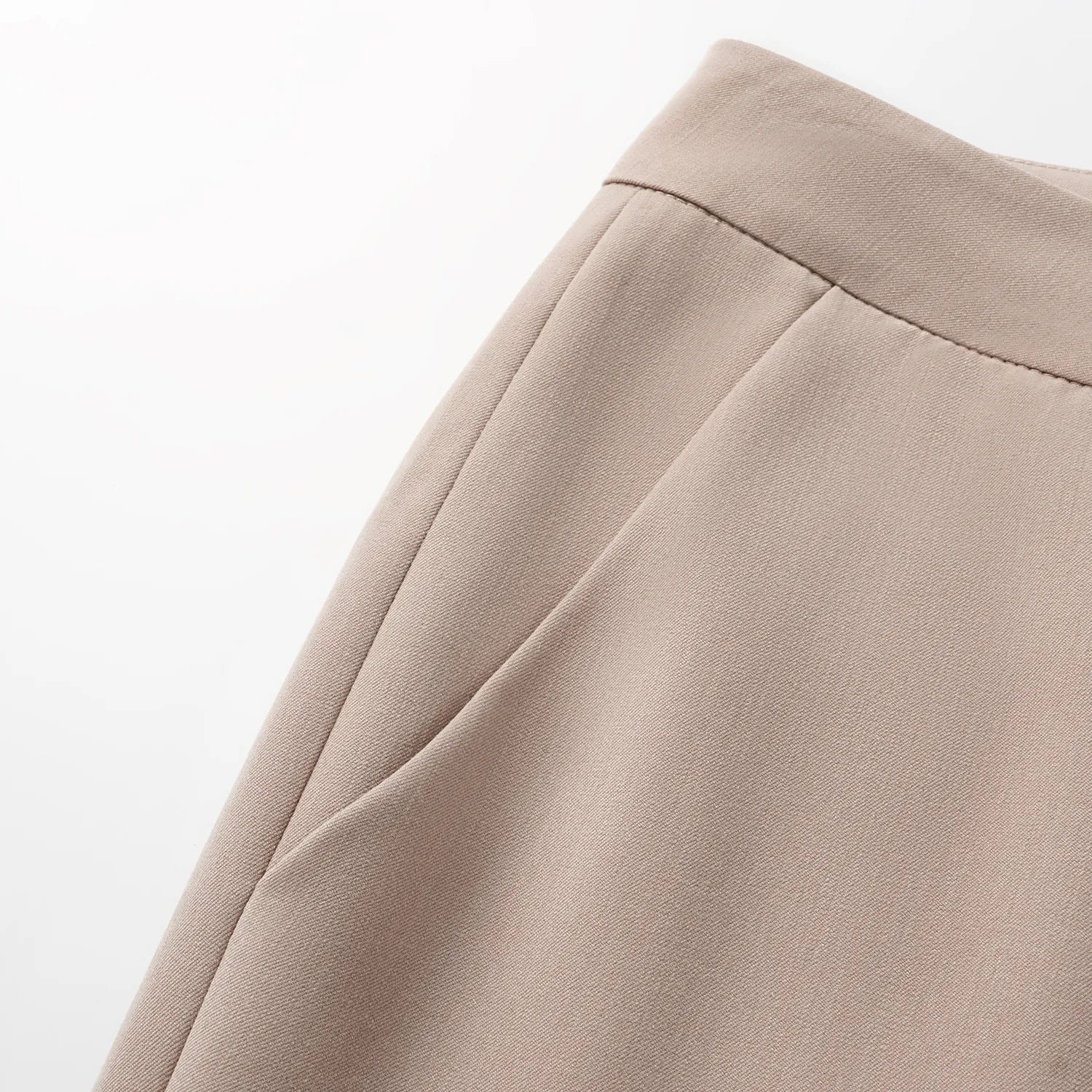 "Speak Sleek." 義大利肌理面料喇叭褲—Taupe