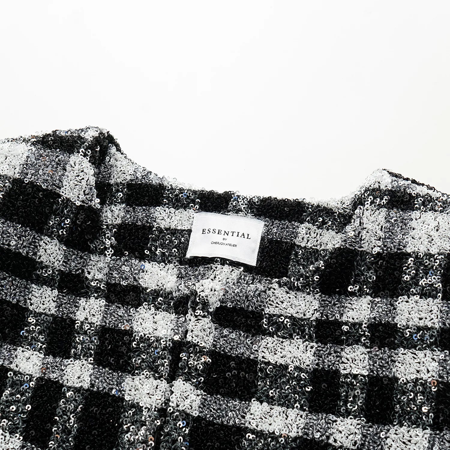 “Welcome to my party.” 亮片工藝墊肩短外套—Classic Checked.