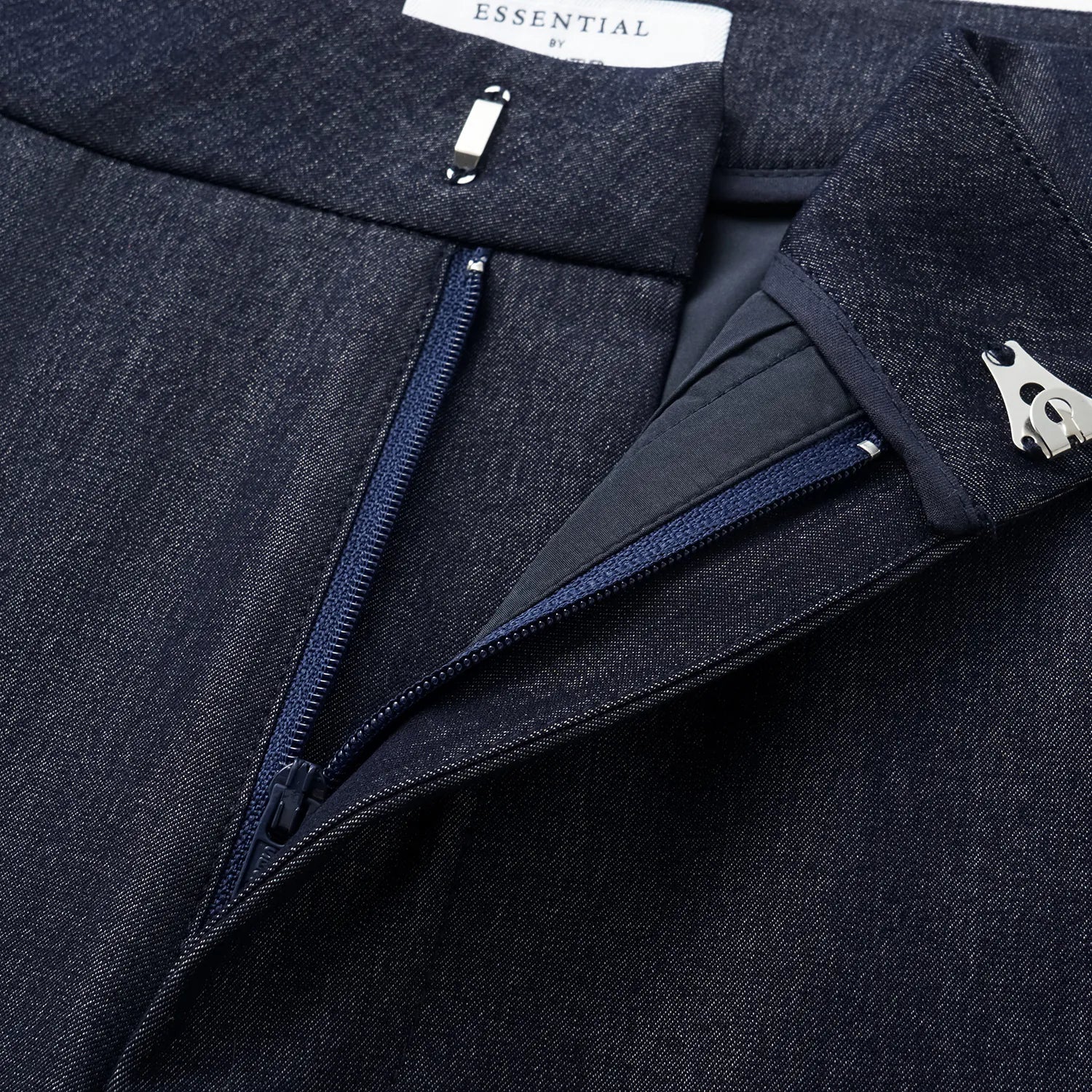 "Speak Sleek." 義大利肌理面料喇叭褲—Denim