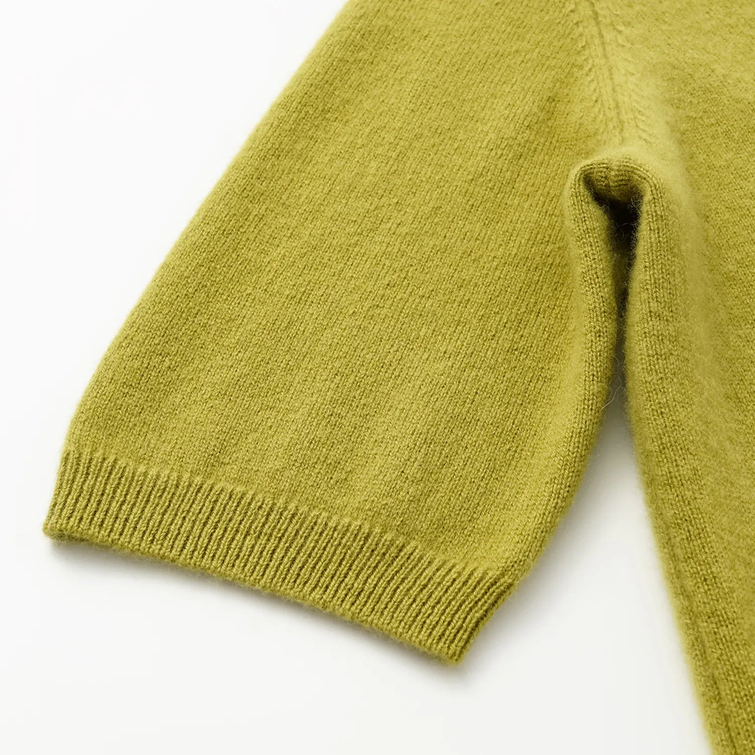 “Cash-In Collection 財“ 100% Baby Cashmere 五分袖V領上衣（Yarn by Loro Piana）— 春芽綠